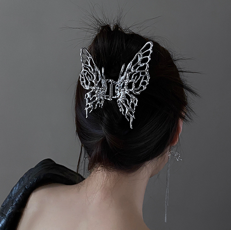 Gothic Vampire Butterfly Hair Clip - Dark Aesthetic Hair Accessory for Women & Teens - Perfect for Halloween, Cosplay, and Gothic Fashion