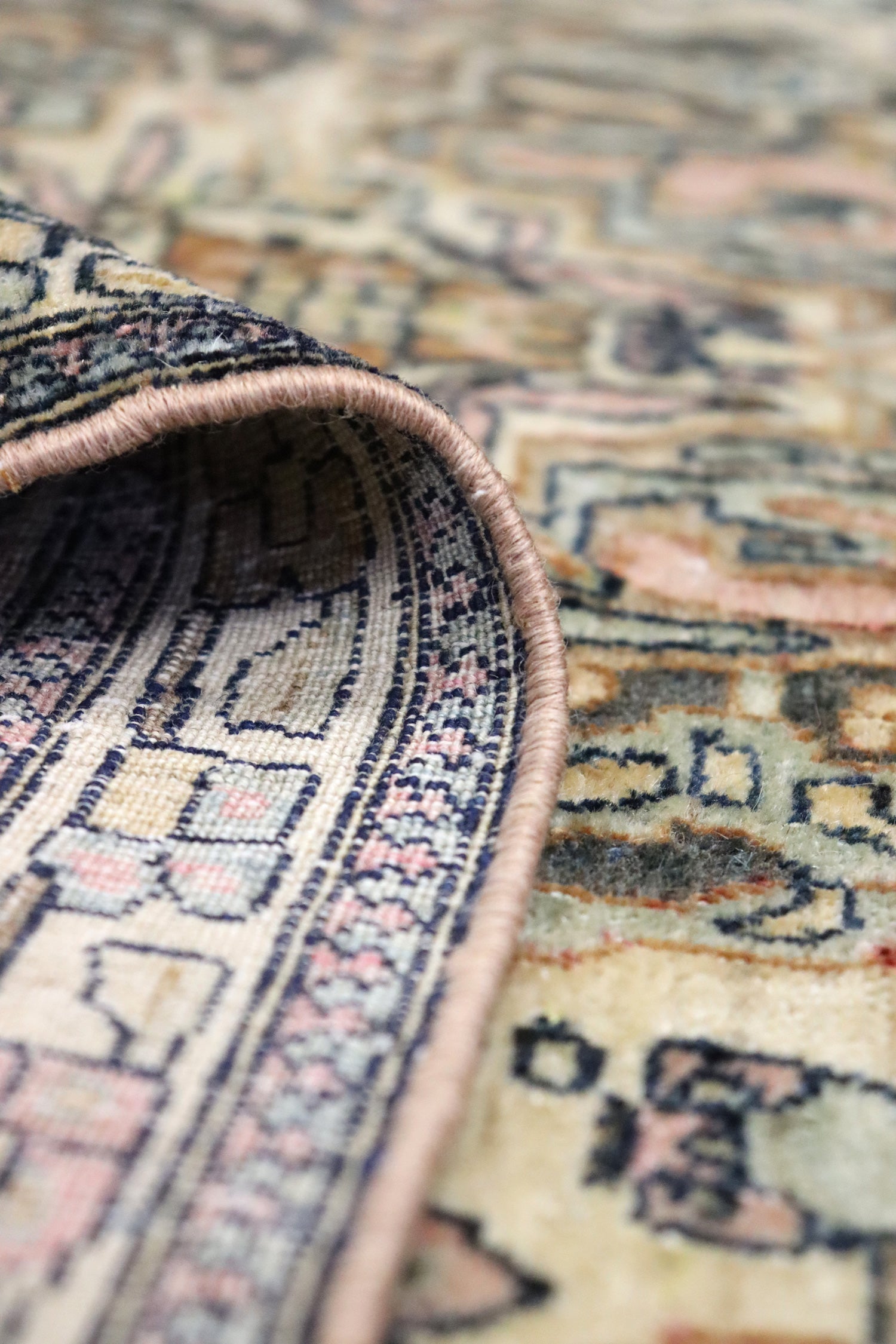 Antique Isphahan Handwoven Traditional Persian Rug - J65769 - Perfect for Living Room, Bedroom & Home Decor