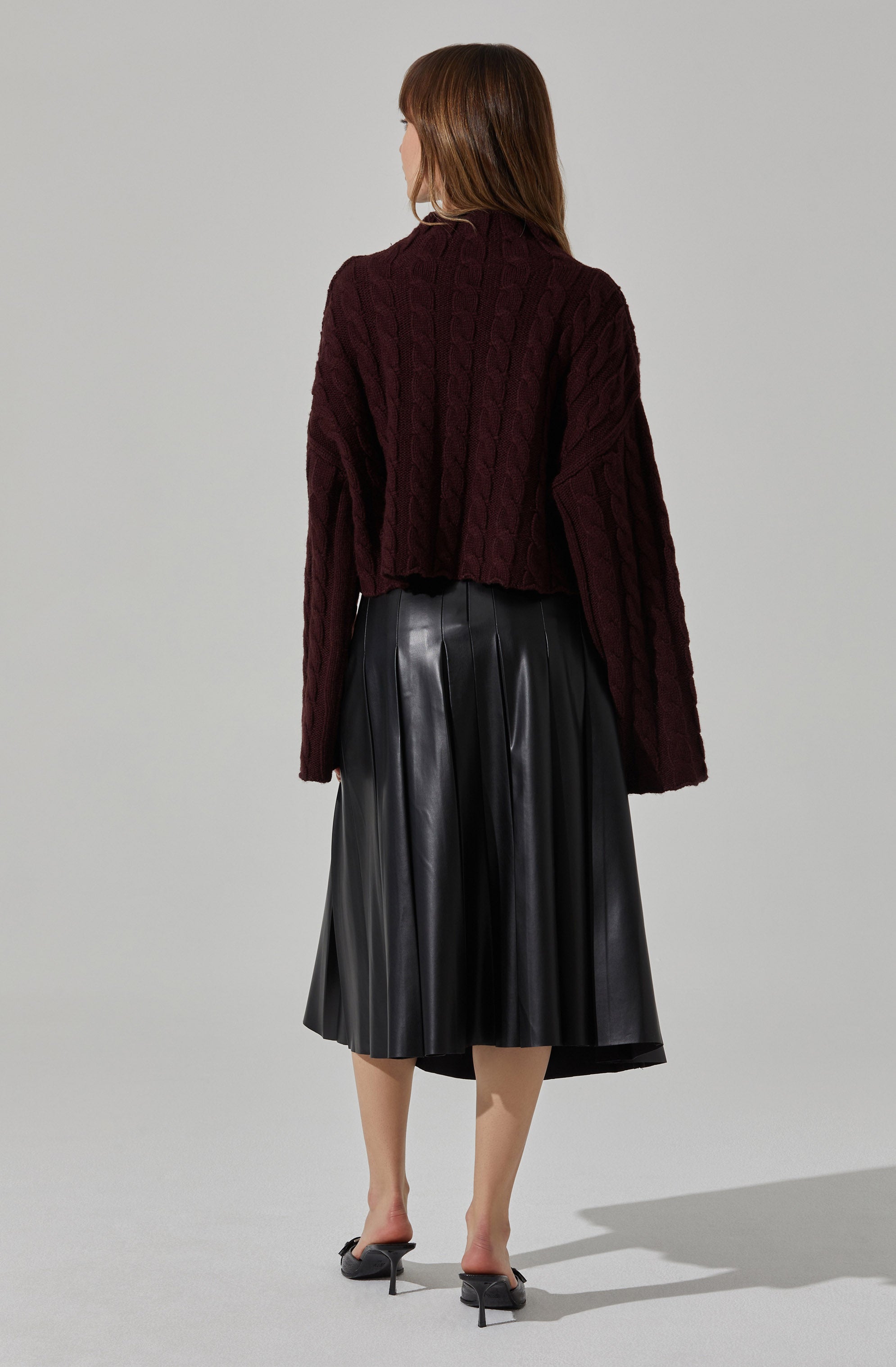 Sloan Cropped Cable Knit Sweater for Women - Soft Winter Pullover with Classic Cable Design - Perfect for Casual Outfits, Office Wear & Holiday Gatherings