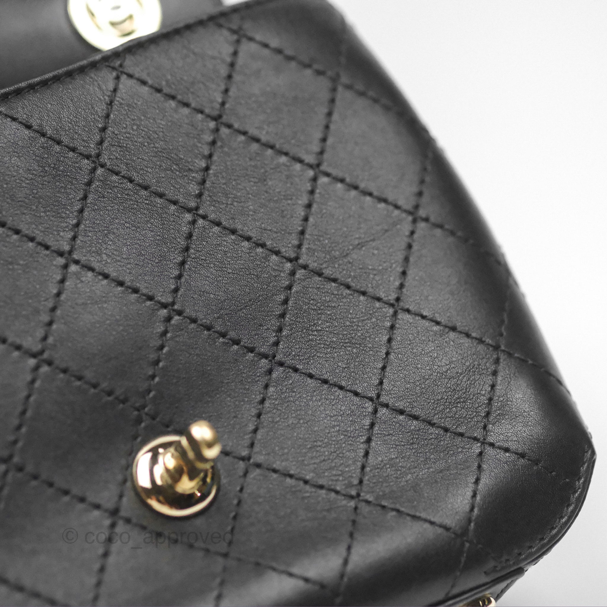 Authentic Chanel Small Flap Bag in Black Calfskin Leather - Perfect for Evening Events & Luxury Fashion Accessories