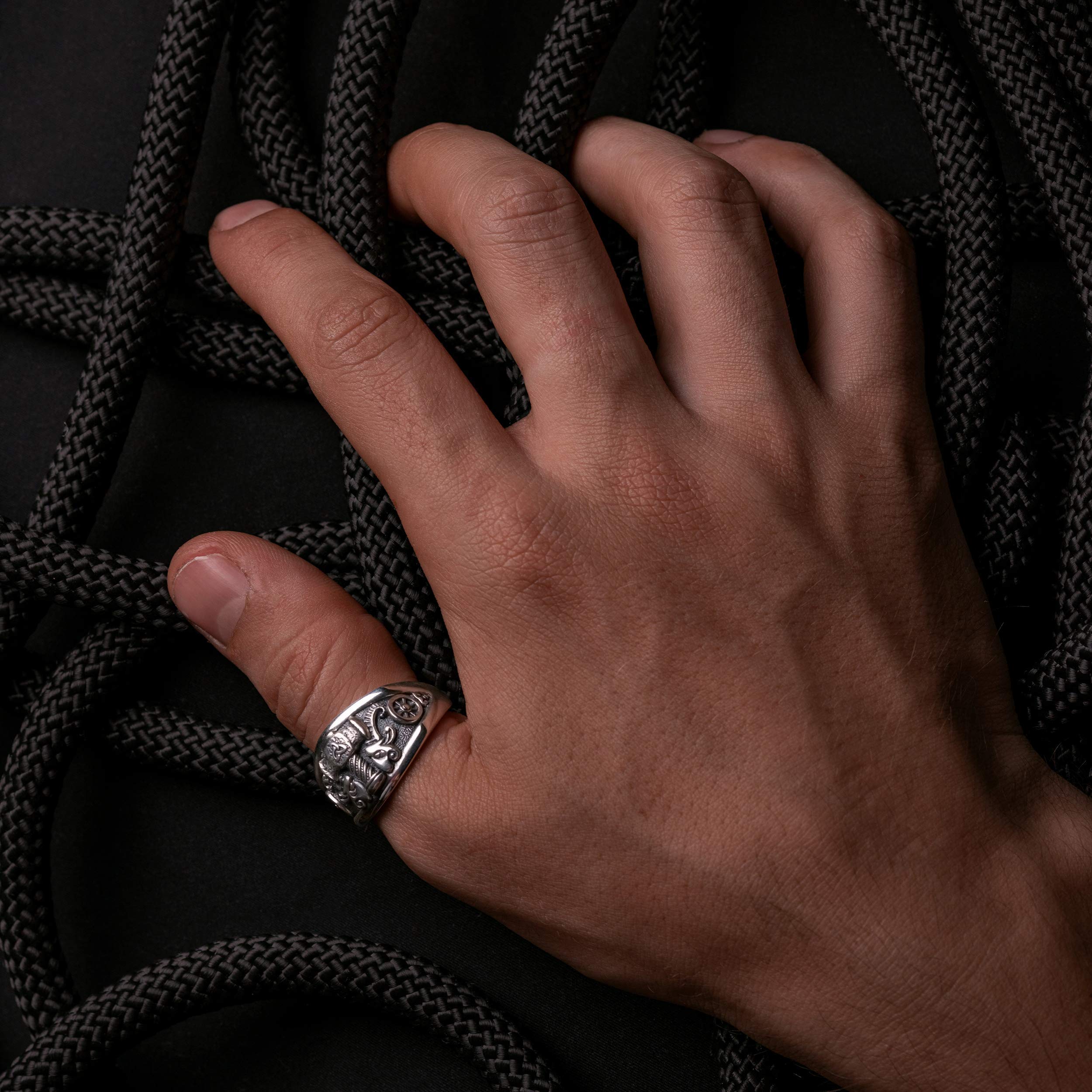 Viking Ring - Thor's Hammer Mjolnir with Tanngrisnir & Tanngnjóstr Goats & Valknut Symbol - Norse Mythology Jewelry for Men - Perfect for Viking Lovers, Cosplay & Medieval Reenactments