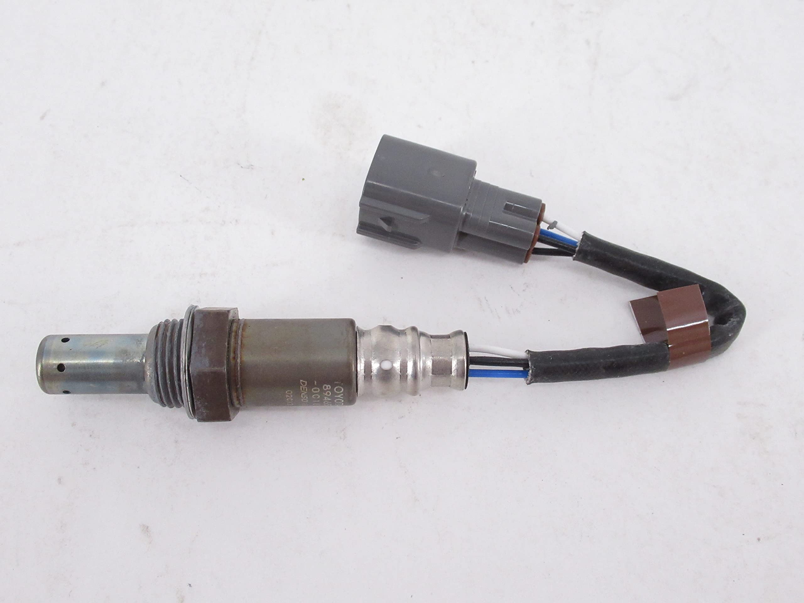 Genuine TOYOTA 89465-0C180 Oxygen Sensor - Compatible with Select Toyota Models - Improve Engine Performance & Fuel Efficiency - Perfect for City Driving & Highway Commutes