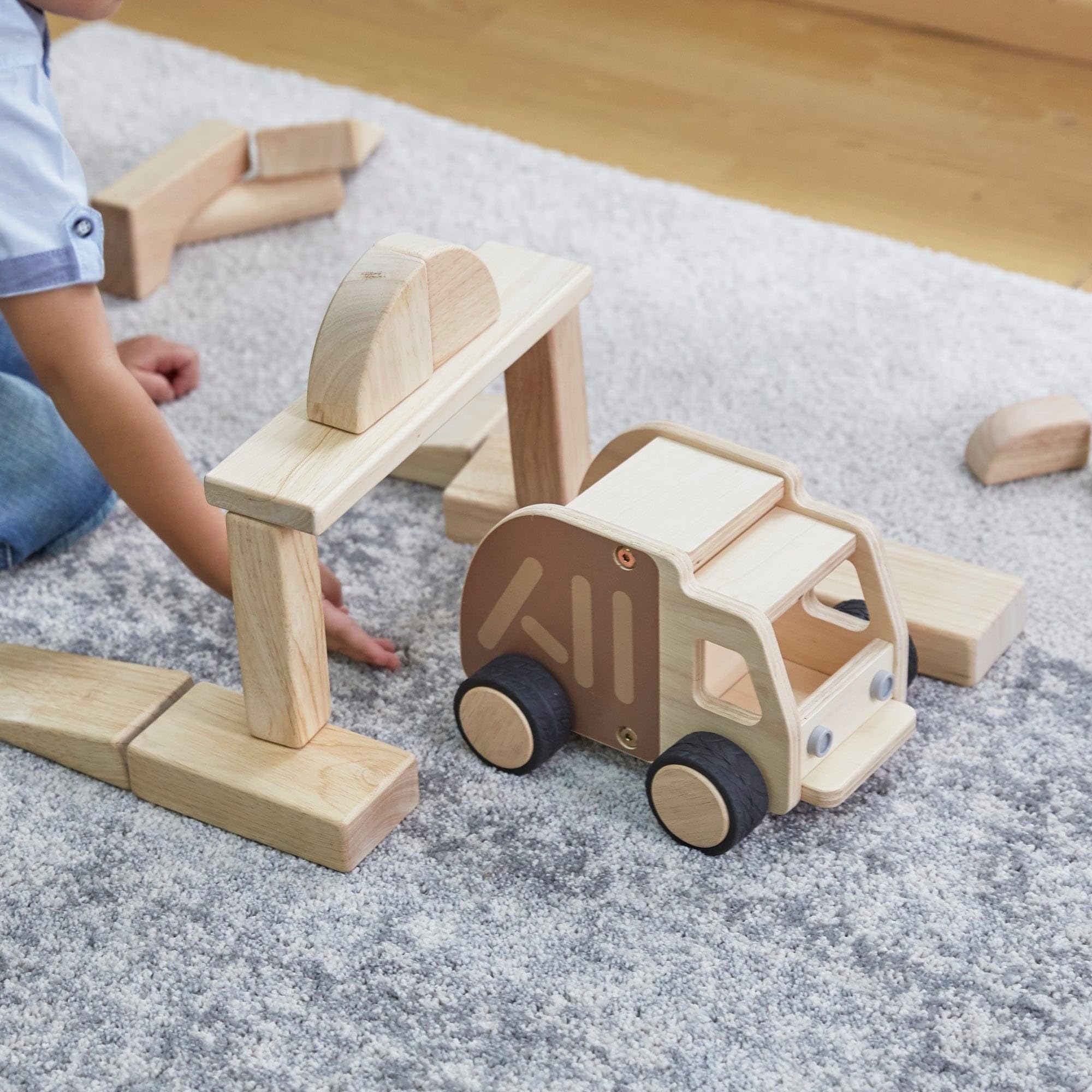Guidecraft Wooden Garbage Truck Toy - Educational Vehicle Play Set for Kids | STEM Learning, Pretend Play & Early Childhood Development | Perfect for Classroom, Daycare & Home Playtime