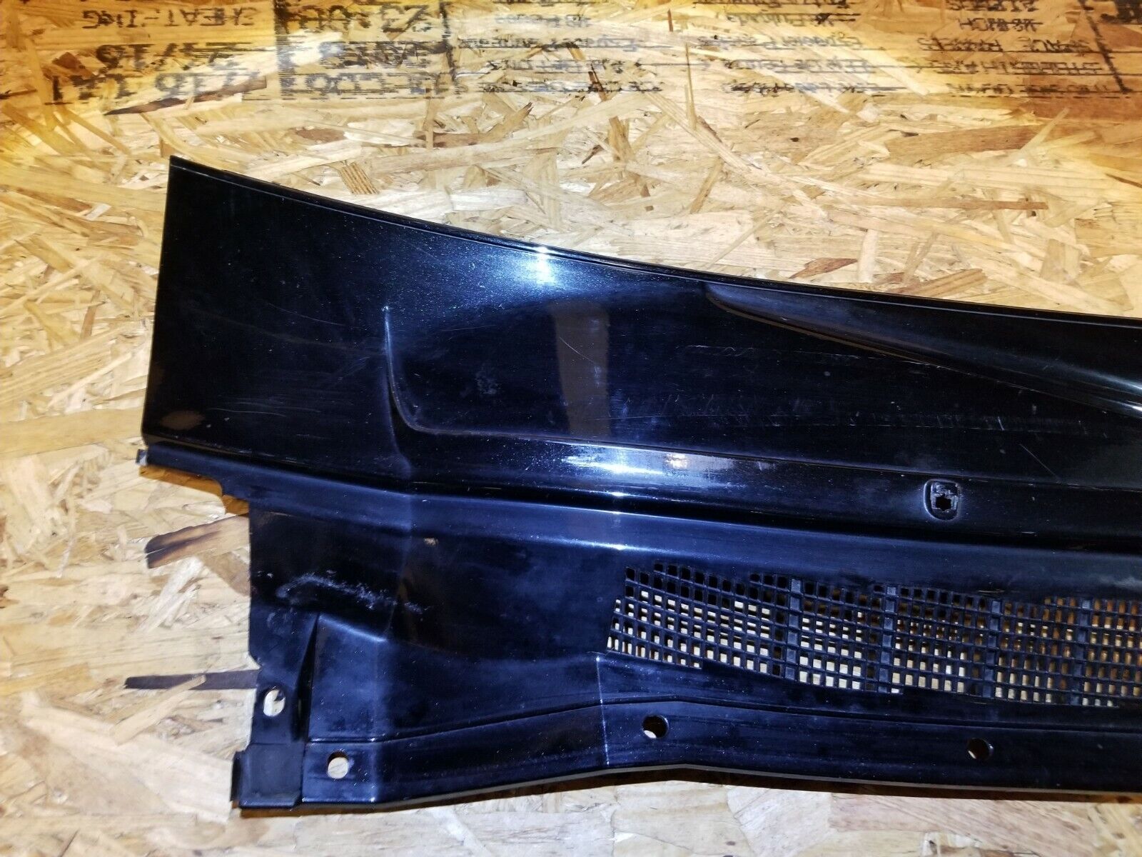 04-07 Infiniti QX56 Wiper Cowl Vent Panel Trim - Right Passenger Side OEM Replacement Part - Perfect for Windshield Protection & Weatherproofing