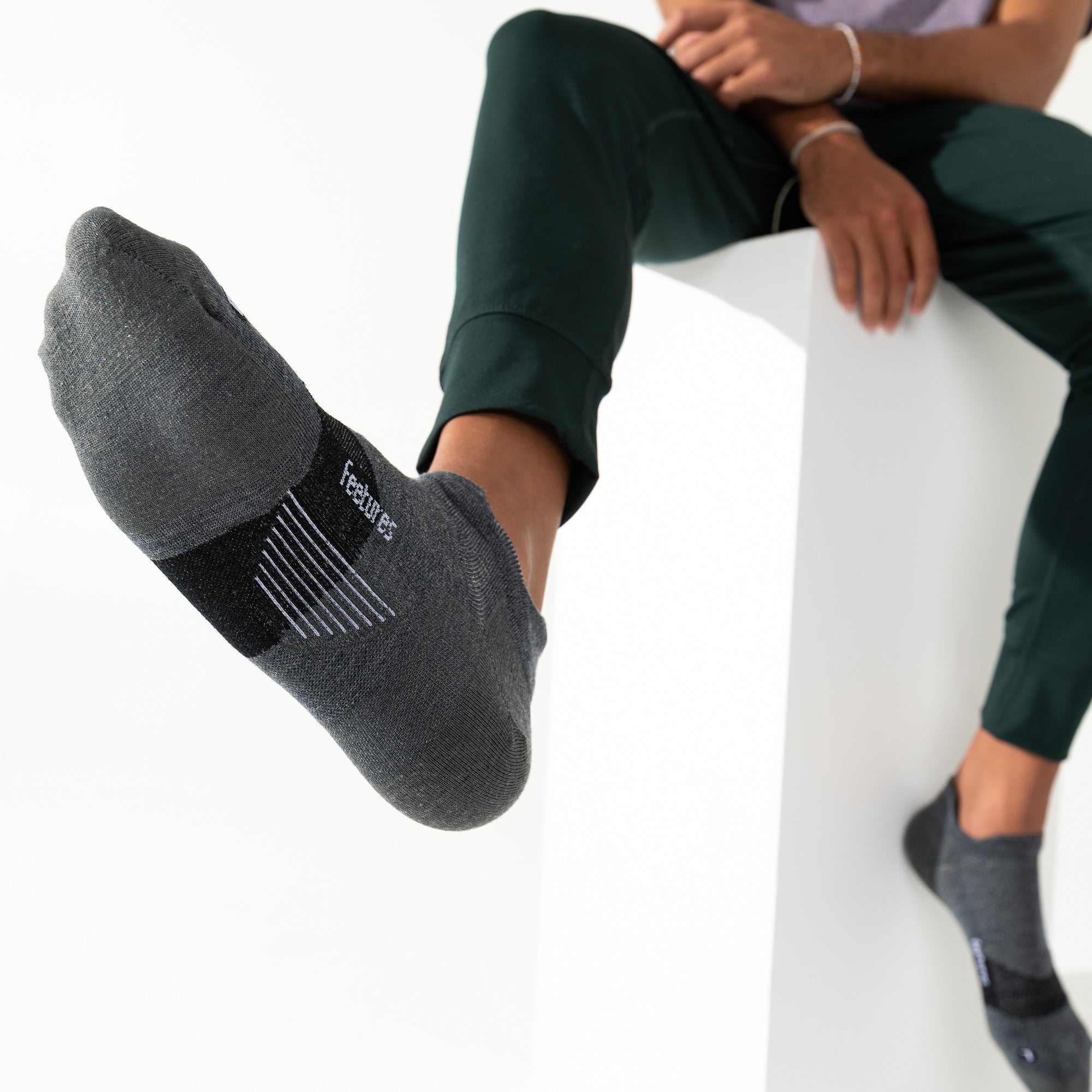 Merino 10 Max Cushion Tab - Ultra Comfortable Wool Socks for Hiking, Running & Outdoor Activities - Perfect for Cold Weather & All-Day Wear