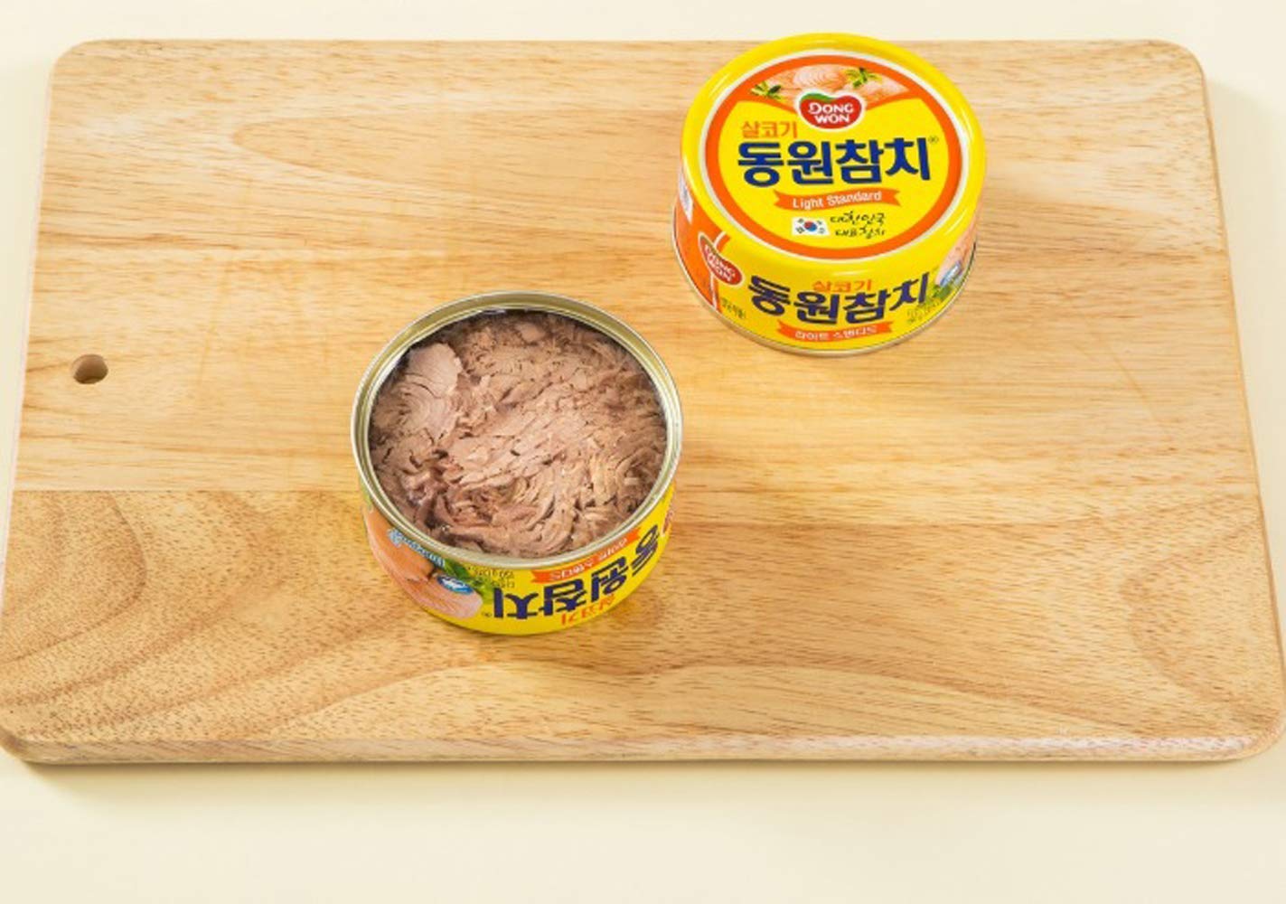 8 Packs Dongwon Light Tuna 100g x 4 & Hot Red Pepper Tuna 100g x 4 - Korean Canned Tuna for Salads, Sandwiches, and Quick Meals