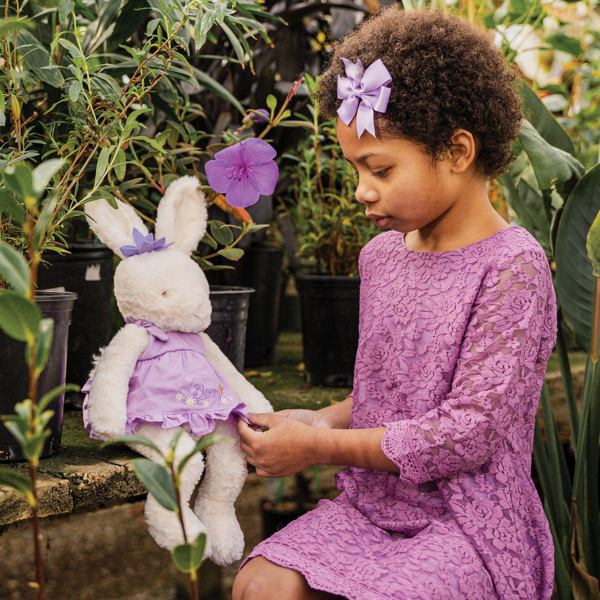 Garden Bloom Bunny Statue - Cute Outdoor Decor for Garden, Yard, and Patio - Perfect for Spring and Easter Decorations