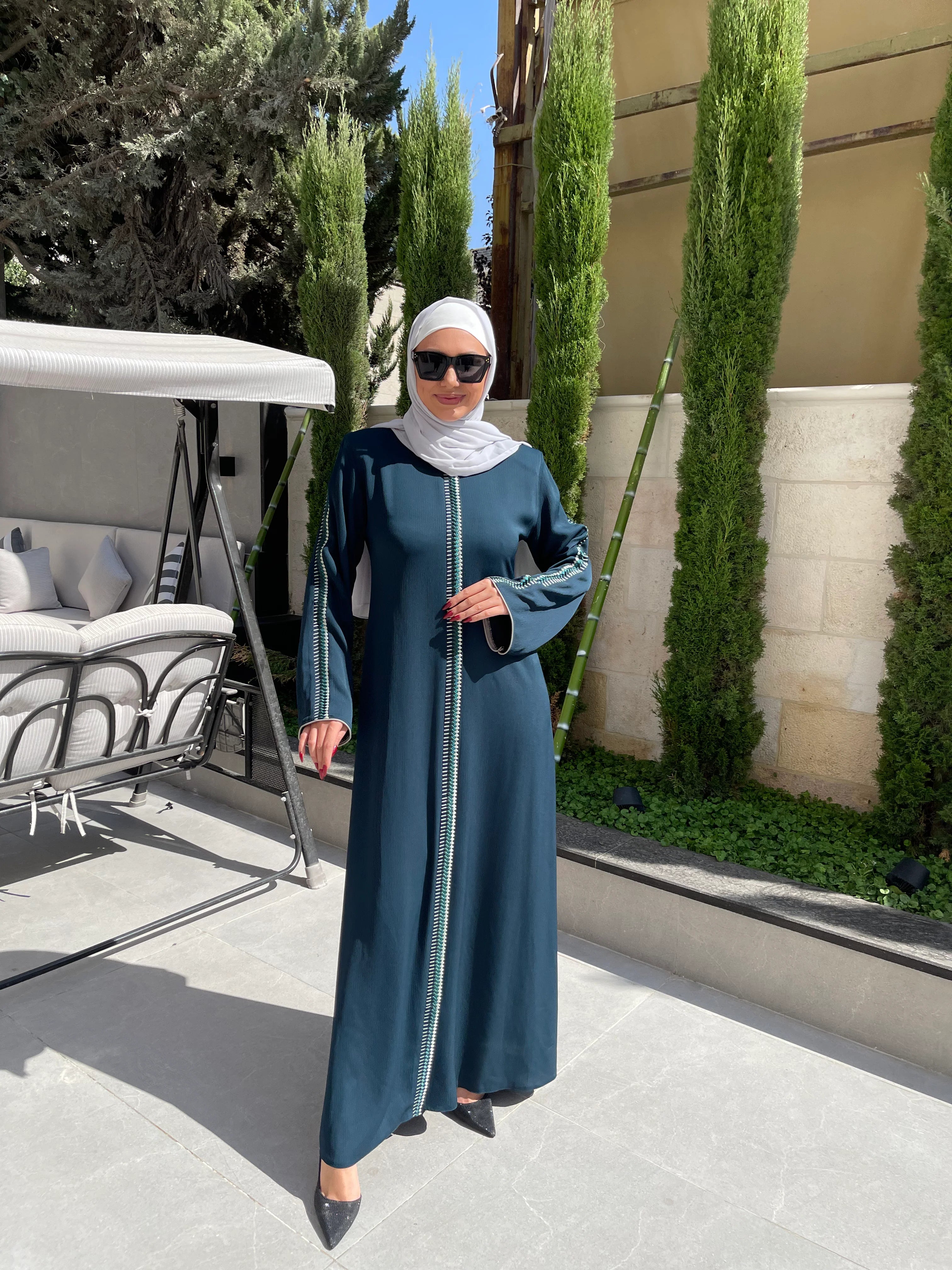 Elegant Embroidered Abaya with Front Zipper Closure - Perfect for Modest Fashion, Prayer, and Special Occasions