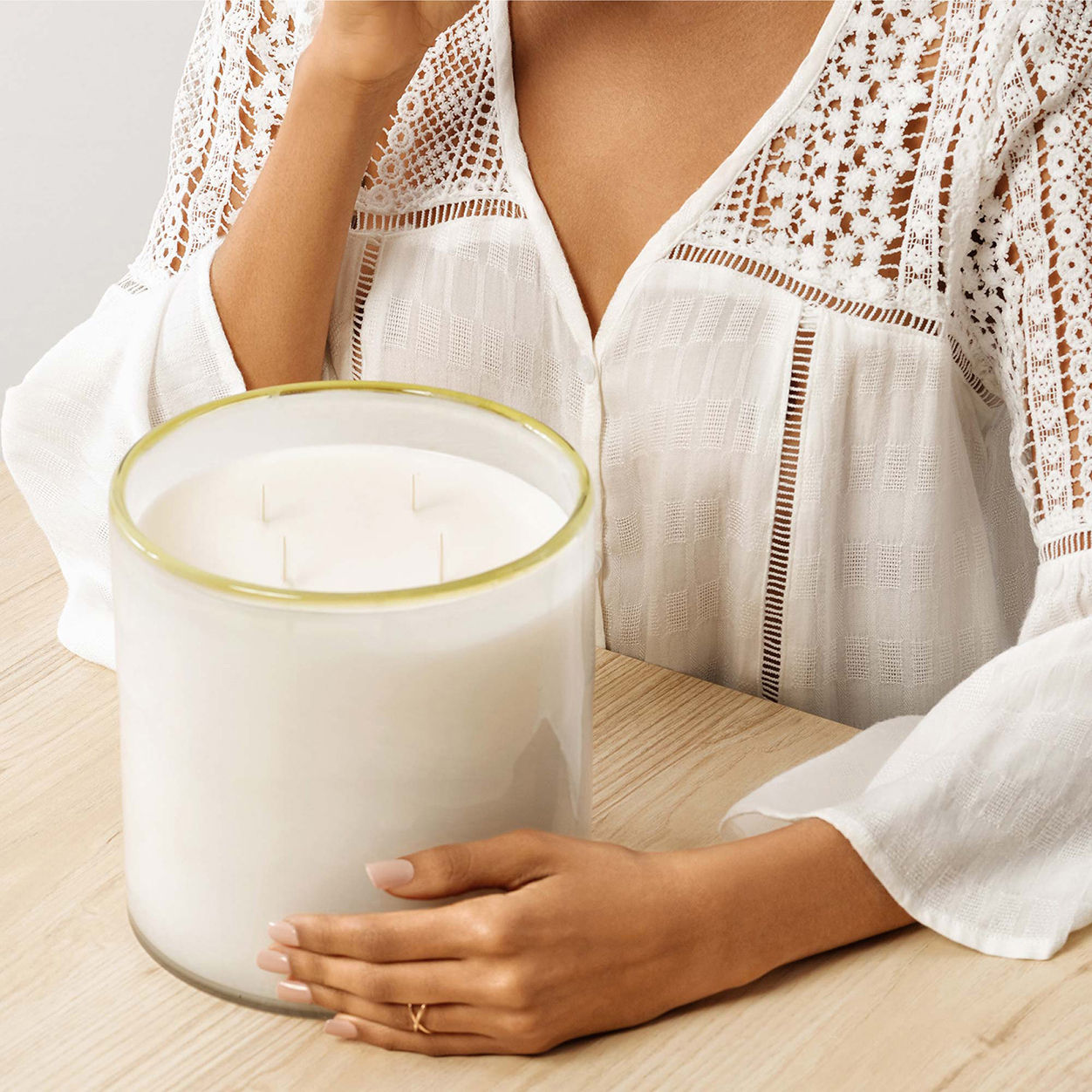 Feu de Bois Scented Candle - Wood Fire Aroma Soy Wax Candle for Home, Relaxation & Romantic Ambiance