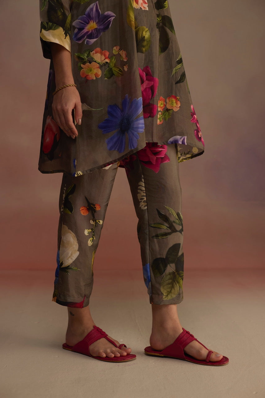 Stylish Iris Short Kurta Set for Women - Comfortable Cotton Ethnic Wear - Perfect for Casual Outings, Festivals & Parties