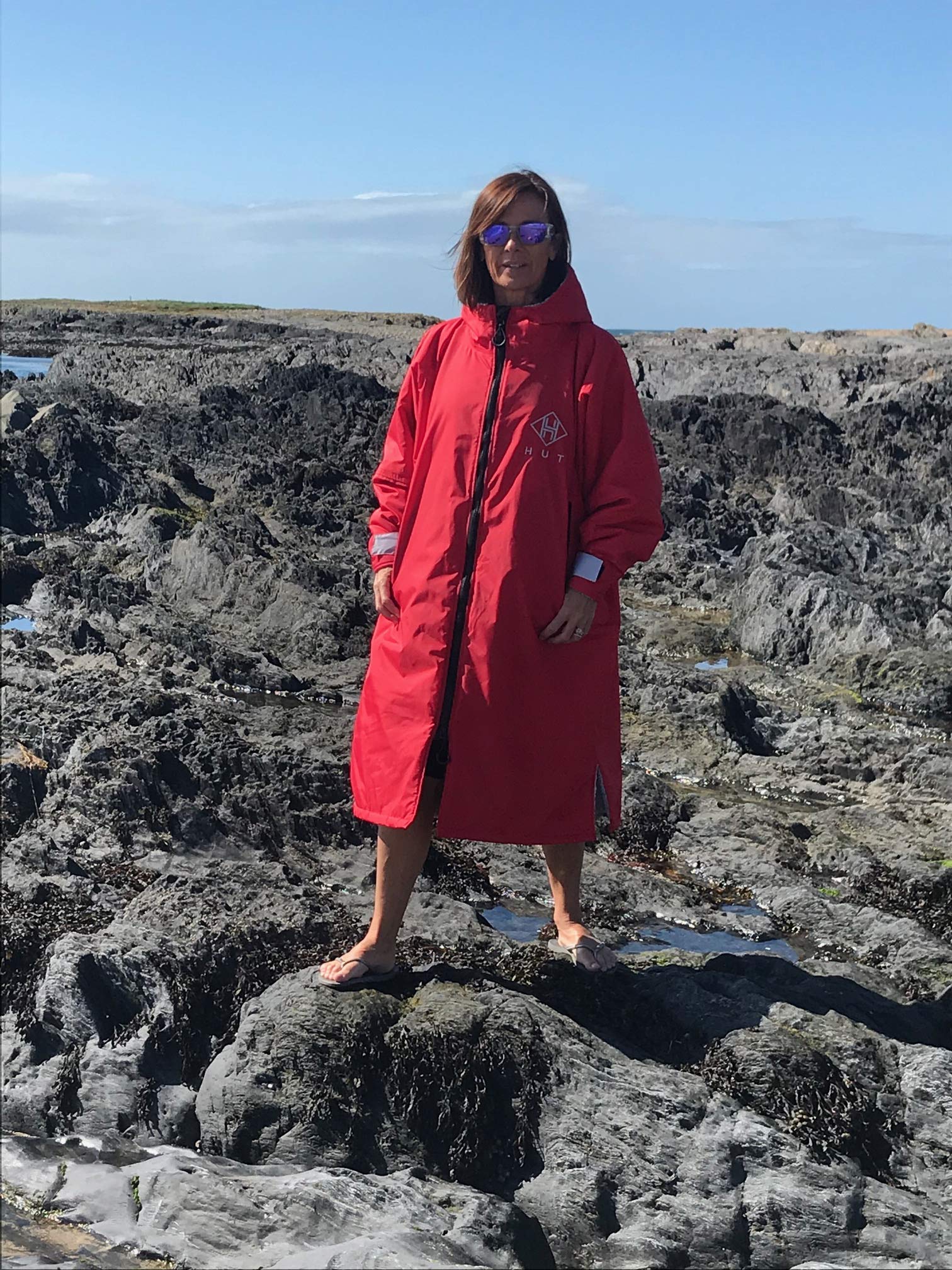 HUT Premium Red Waterproof Changing Robe for Women, Men & Kids - Windproof Surfing Robe for Open Water Swimmers, Beach & Outdoor Activities - Ideal for Surfing, Swimming & Post-Water Sports Warmth