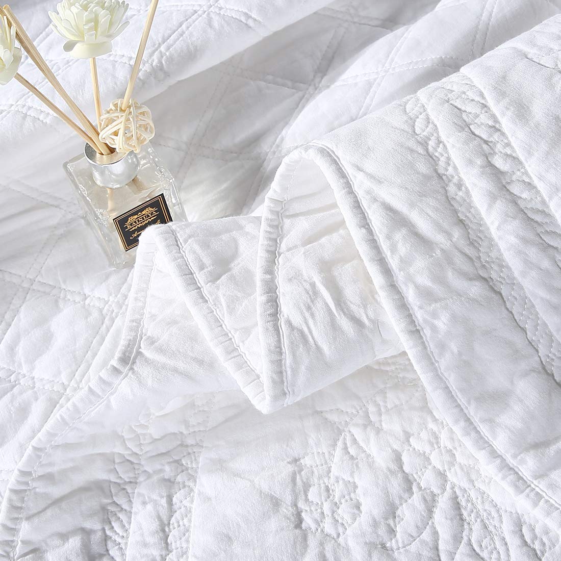 VCTOPS 100% Cotton Floral Embroidered Quilt Set 3-Piece King Size Reversible Diamond Pattern Quilted Bedspread Coverlet - Soft Luxury Bedding for Master Bedroom, Guest Room & Home Decor (King, White)