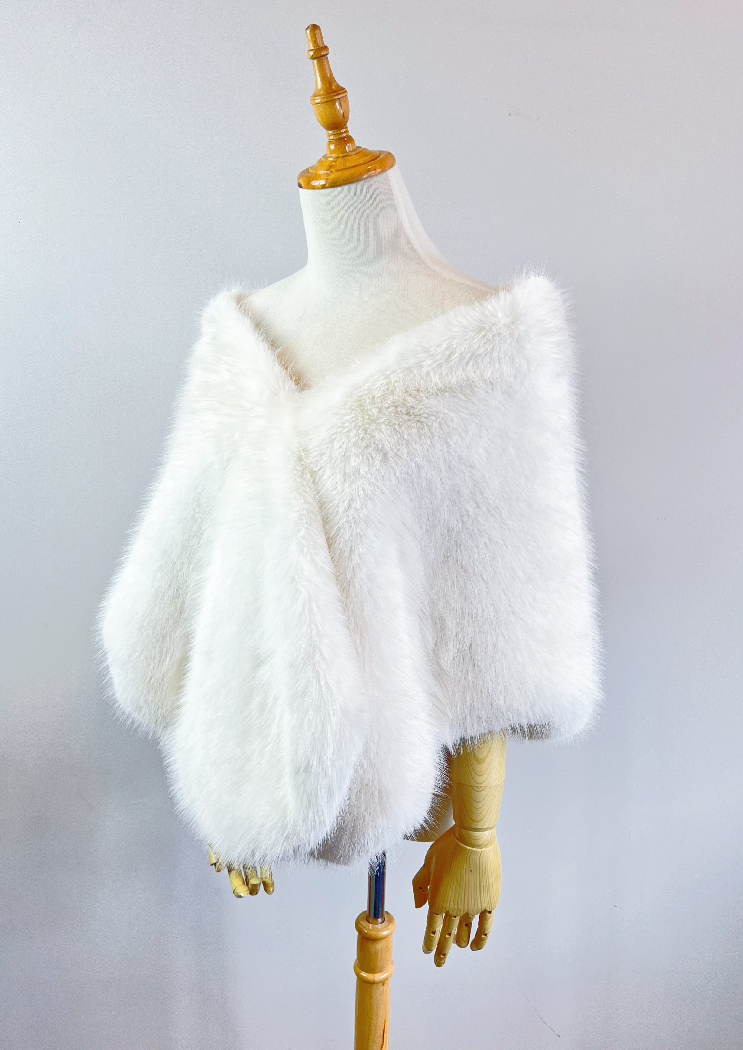 Ivory Bridal Fur Shawl - Butterfly Ivy07 Design for Weddings, Prom & Formal Events - Elegant Winter Wedding Accessory for Brides & Bridesmaids