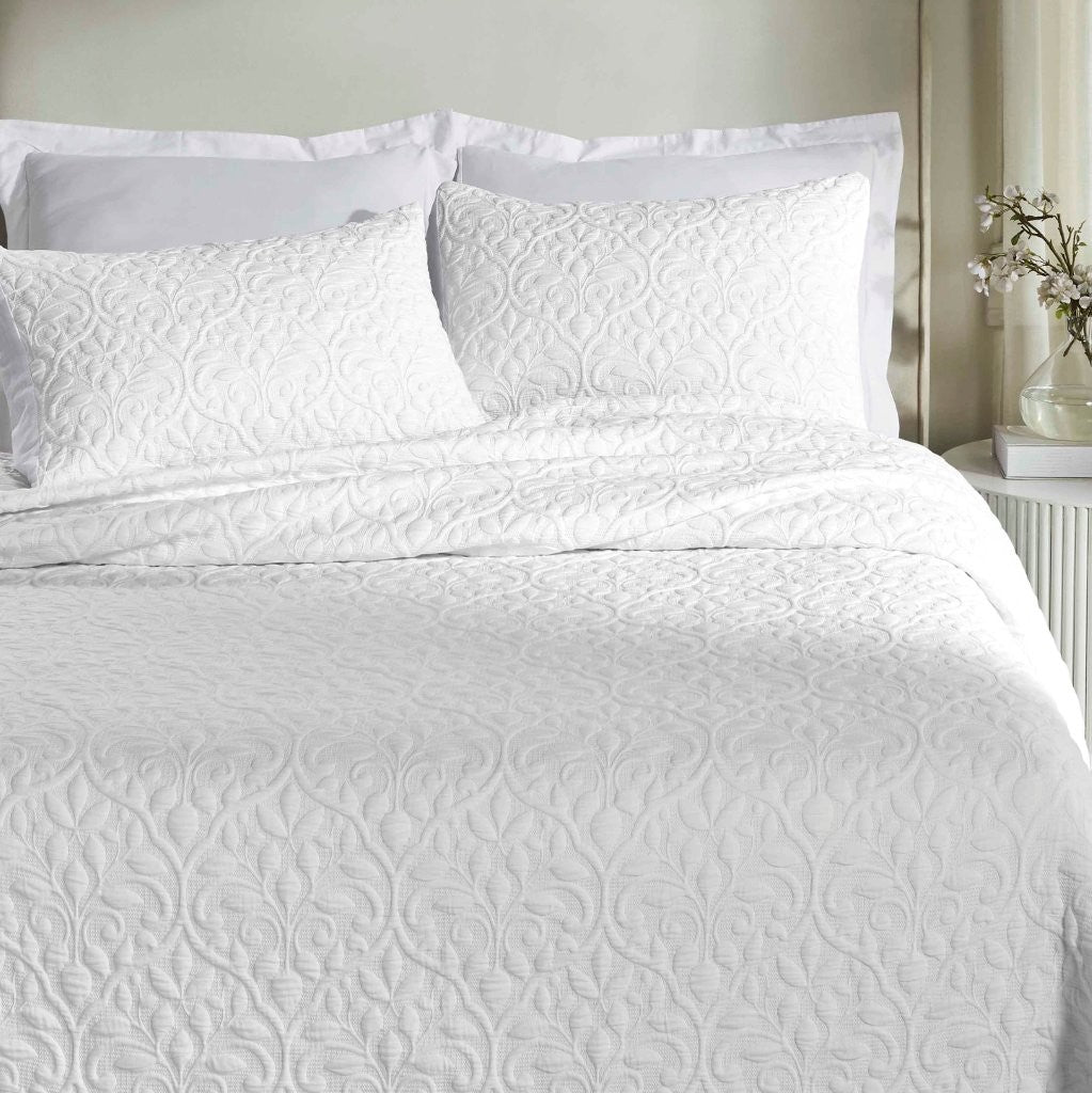 Premium Vineyard Cotton Blend Medium Weight Matelasse Woven Coverlet - Soft Bedspread for All Seasons | Perfect for Guest Rooms, Master Bedrooms & Cozy Home Decor
