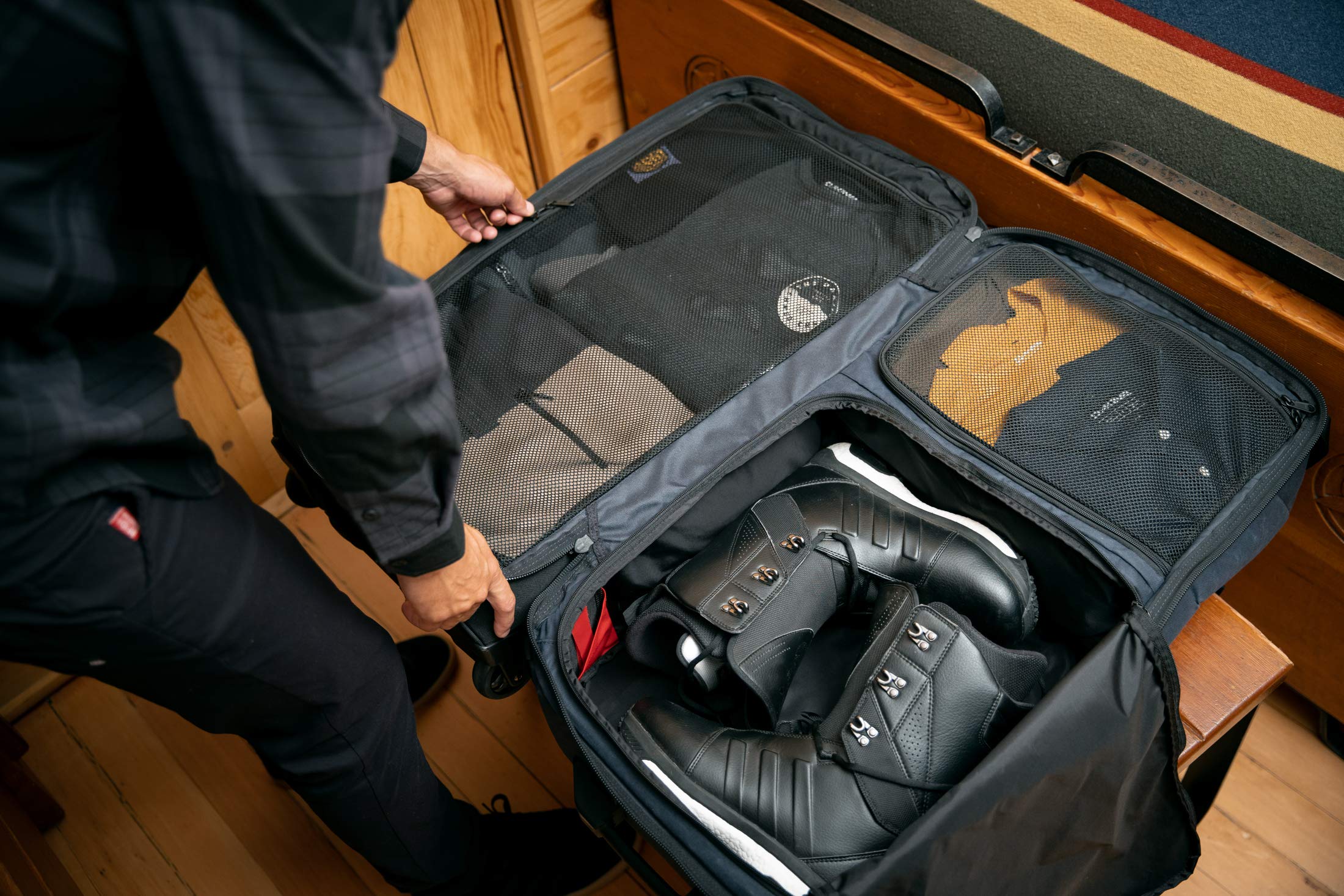 Dakine Split Roller Luggage - Lightweight Expandable Travel Bag with Wheels for Airplane Carry-On & Checked Luggage - Perfect for Business Trips, Vacations & Adventure Travel