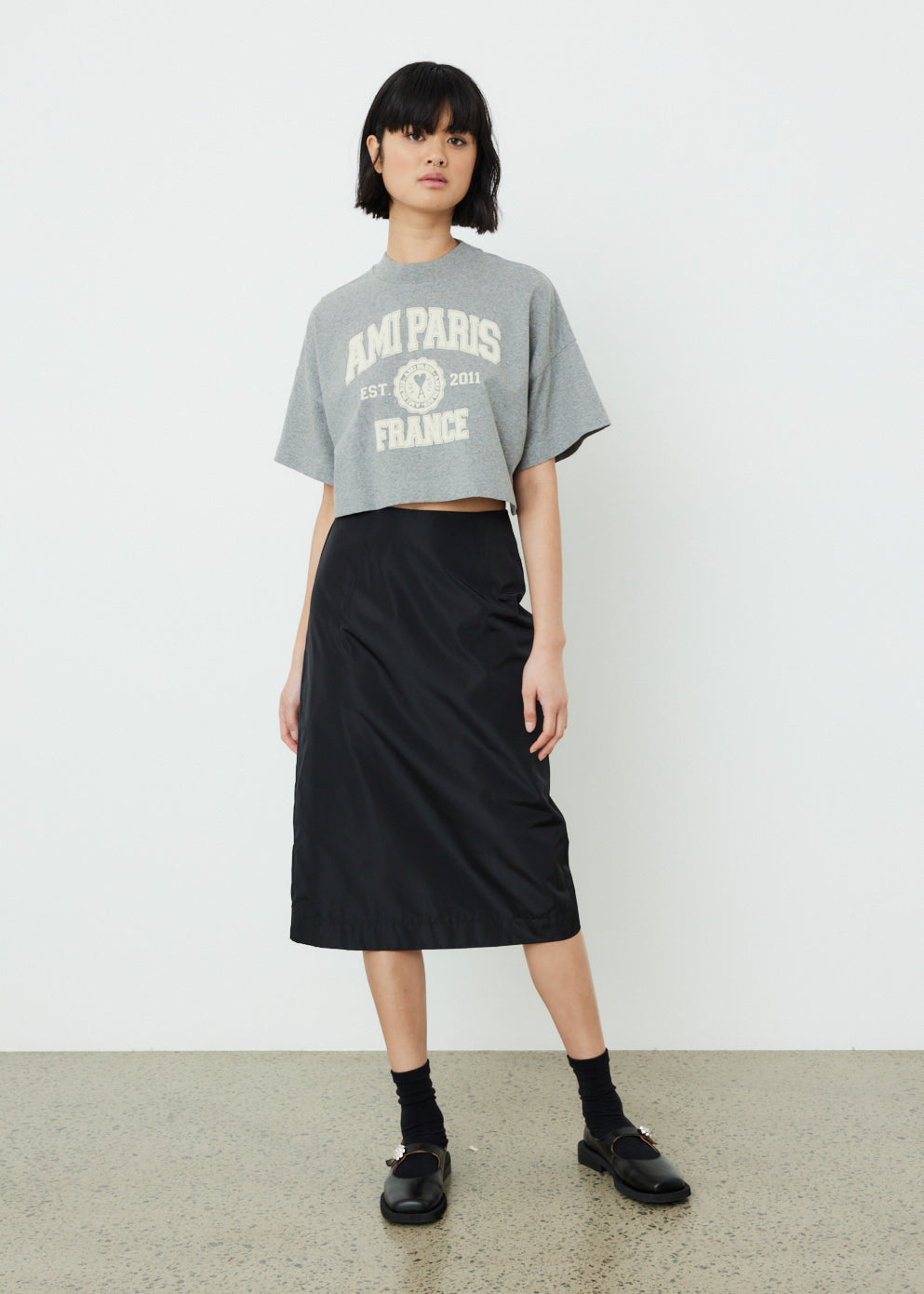 Ami Paris Women's Crop T-Shirt - Stylish Short Sleeve Casual Top for Summer Outfits & Streetwear Fashion