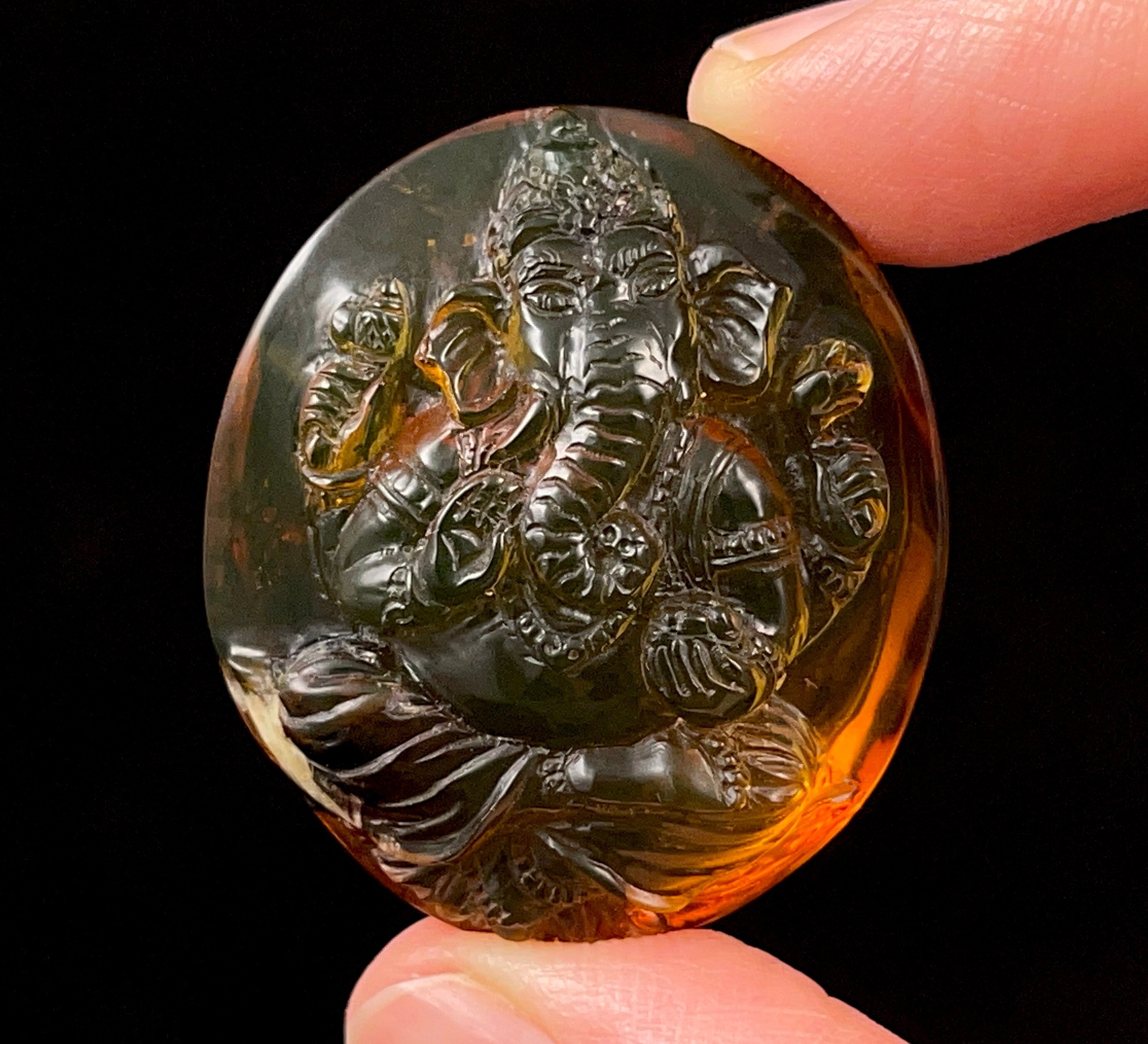 AMBER Crystal Ganesha Statue - Hand Carved Home Decor, Healing Crystal Sculpture for Positive Energy - Perfect Housewarming Gift & Spiritual Decor for Meditation Room, Office Desk or Living Space