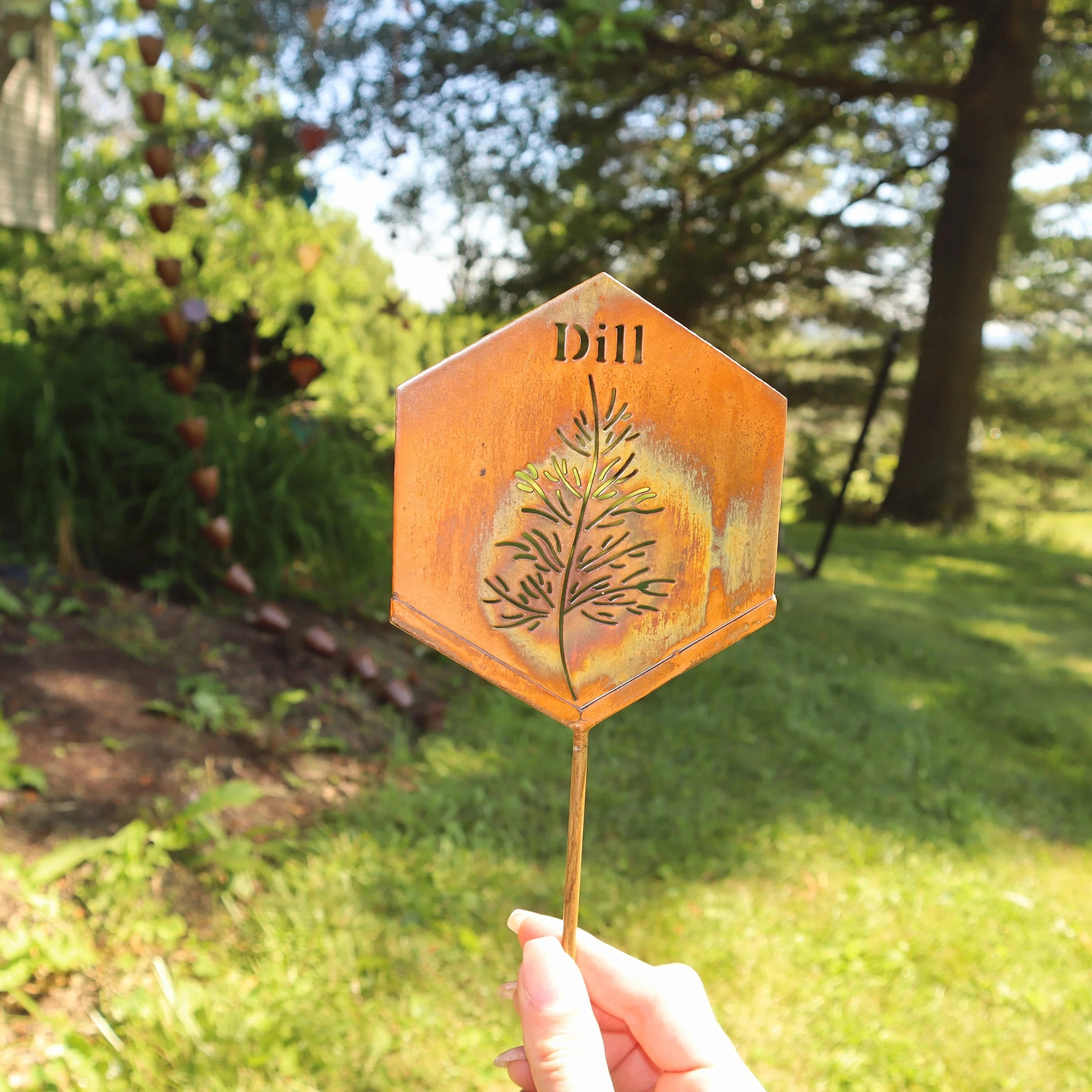 Dill Herb Garden Stake - Rustic Metal Plant Marker for Herb Gardens, Kitchen Gardens & Outdoor Decor - Perfect for Labeling Herbs, Vegetables & Plants
