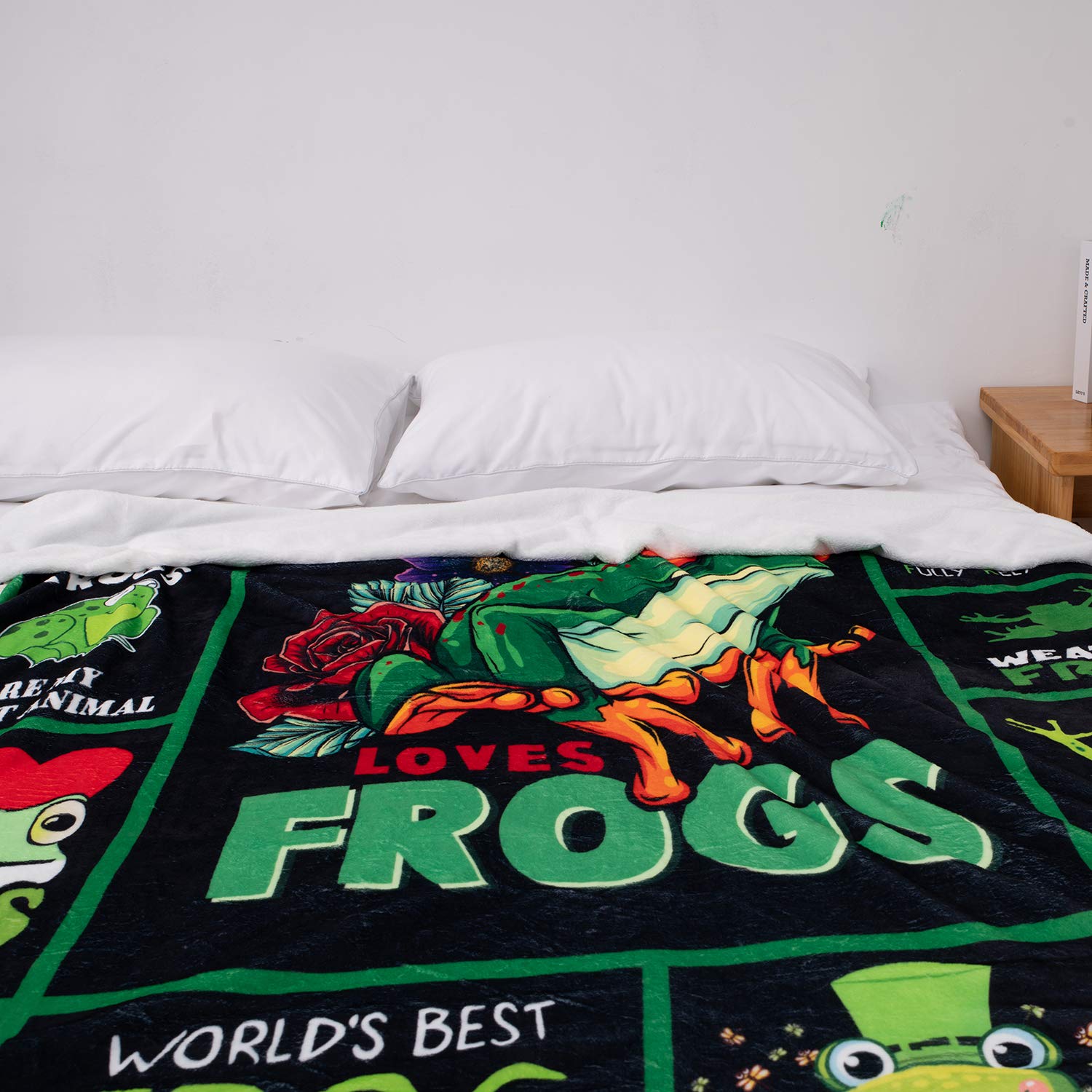 Soft & Cozy Frog Fleece Throw Blanket for Kids & Adults | Luxurious Plush Frog Blanket Gift for Frog Lovers | Perfect for Bed, Sofa, Nursery & Winter Snuggling