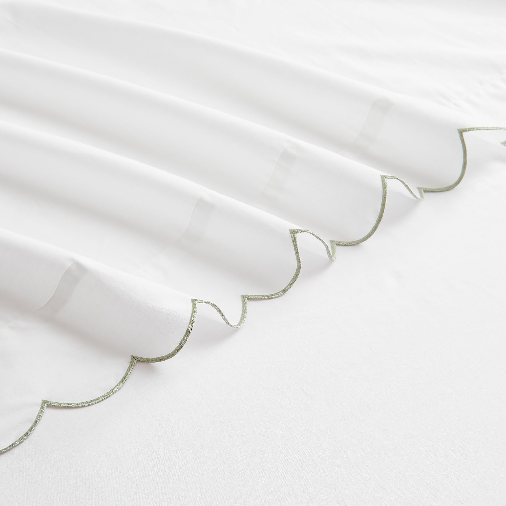 Coastal Chic Scalloped Edge Cotton Sheet Set - Soft & Breathable Bedding for Beach House, Guest Room & Master Bedroom - Perfect for Summer Nights & Coastal Decor