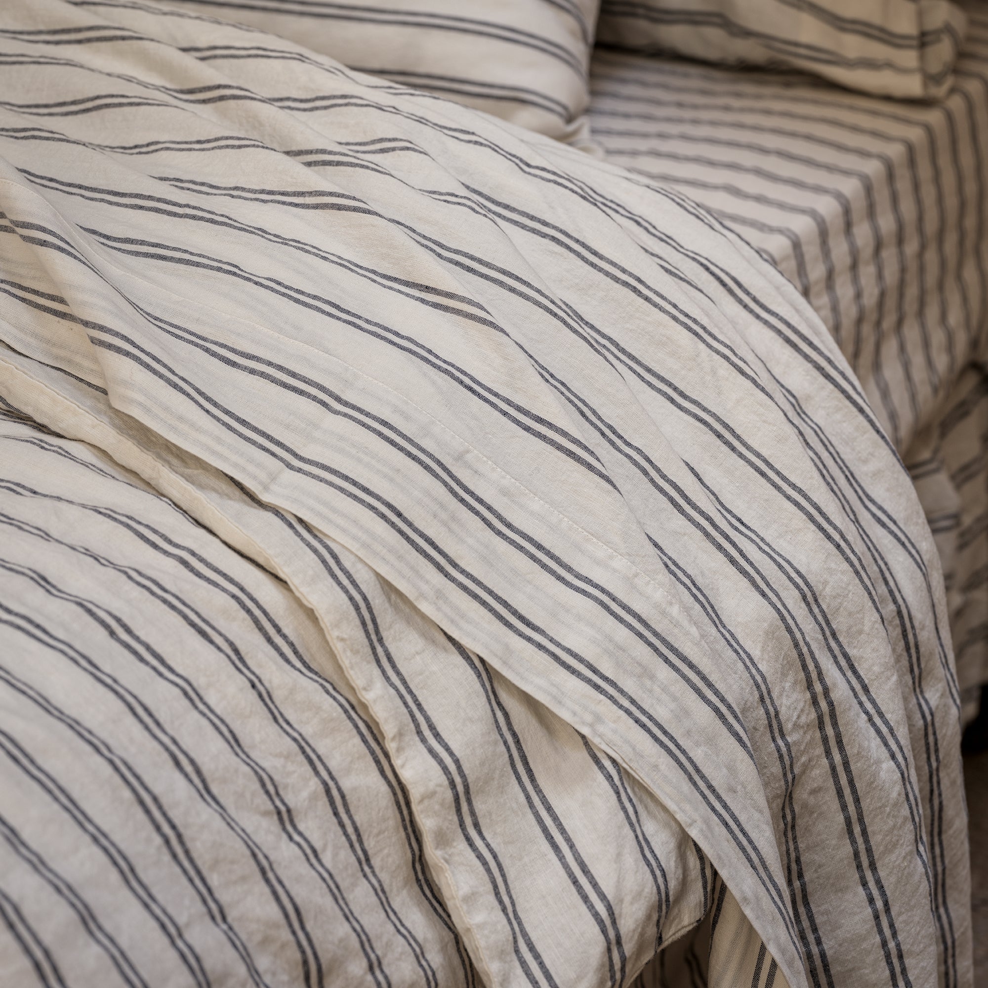 Ivory Kemptown Stripe 100% Linen Flat Sheet - Queen Size Bed Sheet Set, Breathable & Soft Linen Bedding for All Seasons - Perfect for Master Bedroom, Guest Room & Vacation Homes