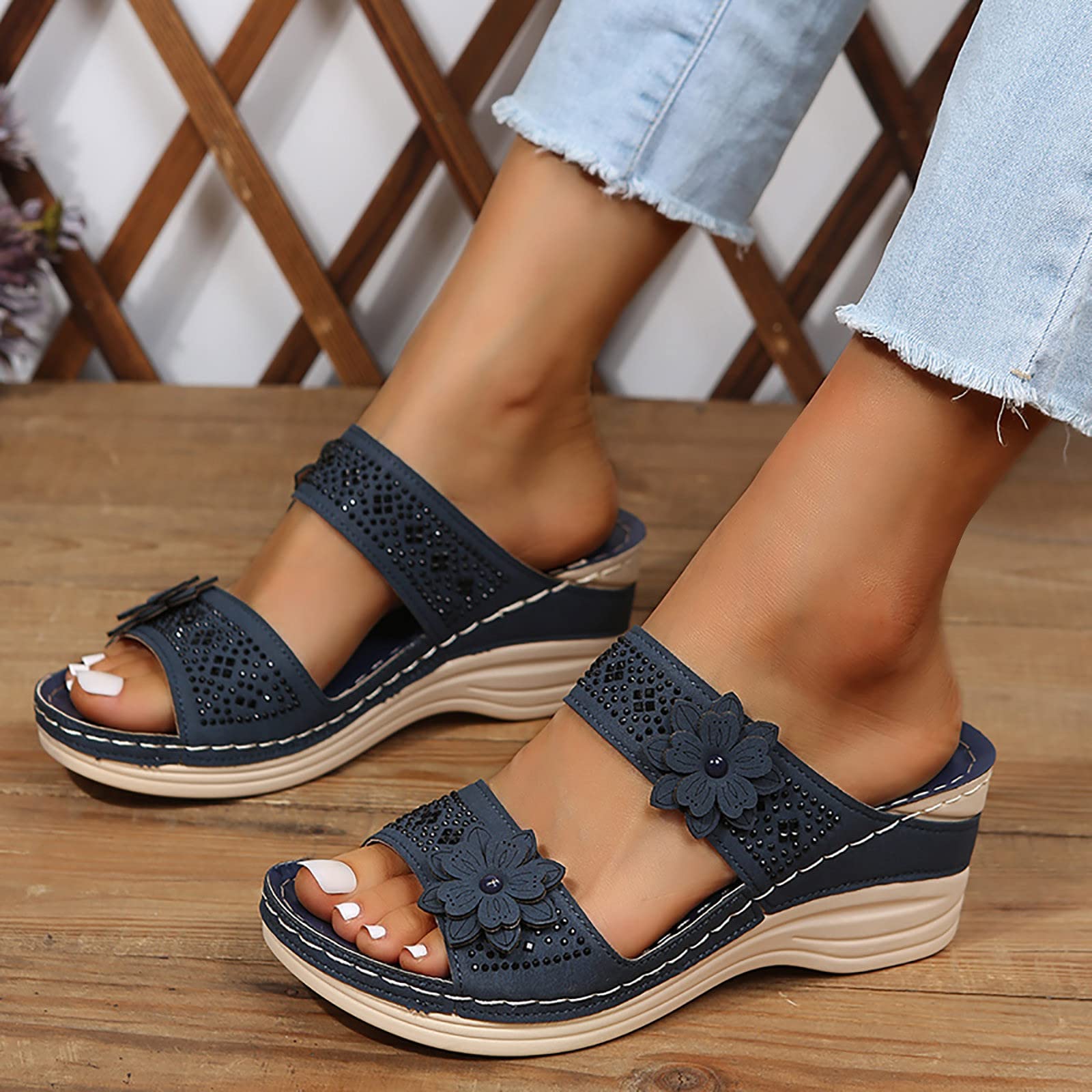 WILLBEST Women's Orthopedic Leather Flip Flops - Comfortable Summer Sandals with Arch Support for Beach, Pool & Casual Wear - Black Sporty Flat Sandals for Women