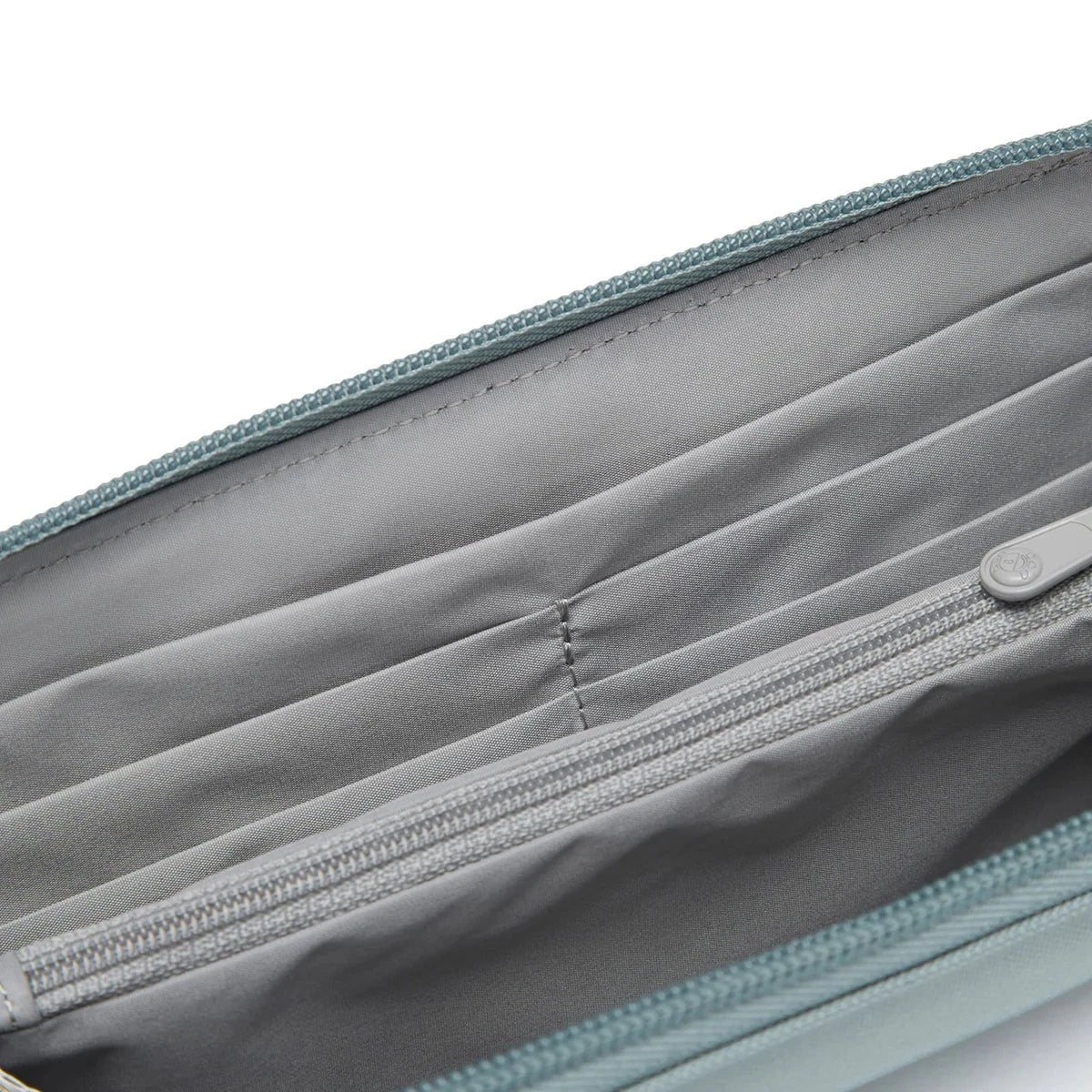 Pacsafe RFIDsafe™ RFID Blocking Continental Wallet - Secure Travel Wallet for Credit Cards & Passport - Perfect for International Trips & Daily Commute