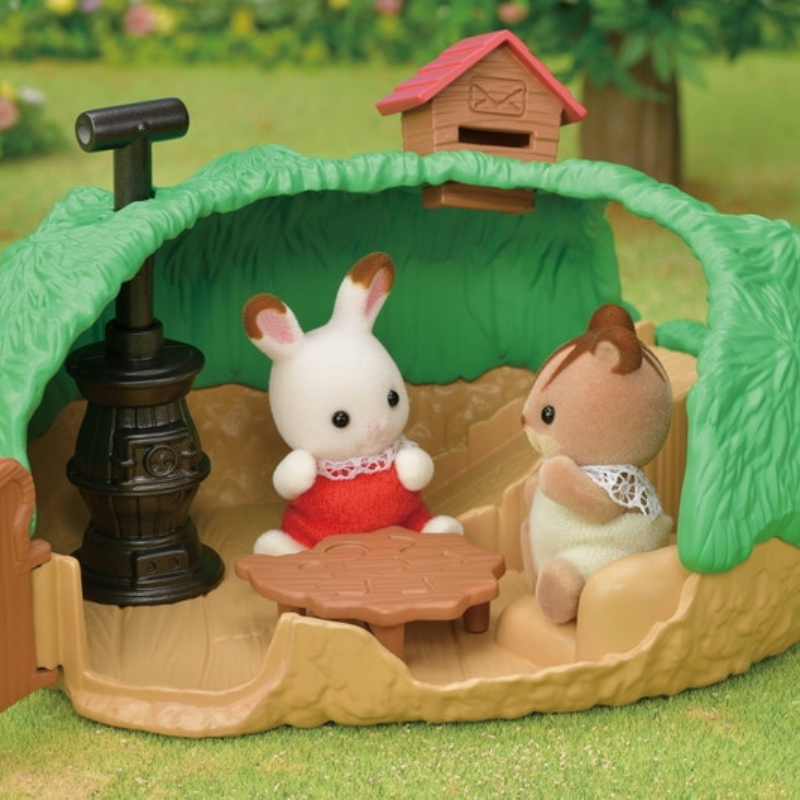 Calico Critters Baby Hedgehog Hideout Playset - Adorable Collectible Animal Toy for Kids | Perfect for Pretend Play, Nursery Decor & Gift Giving