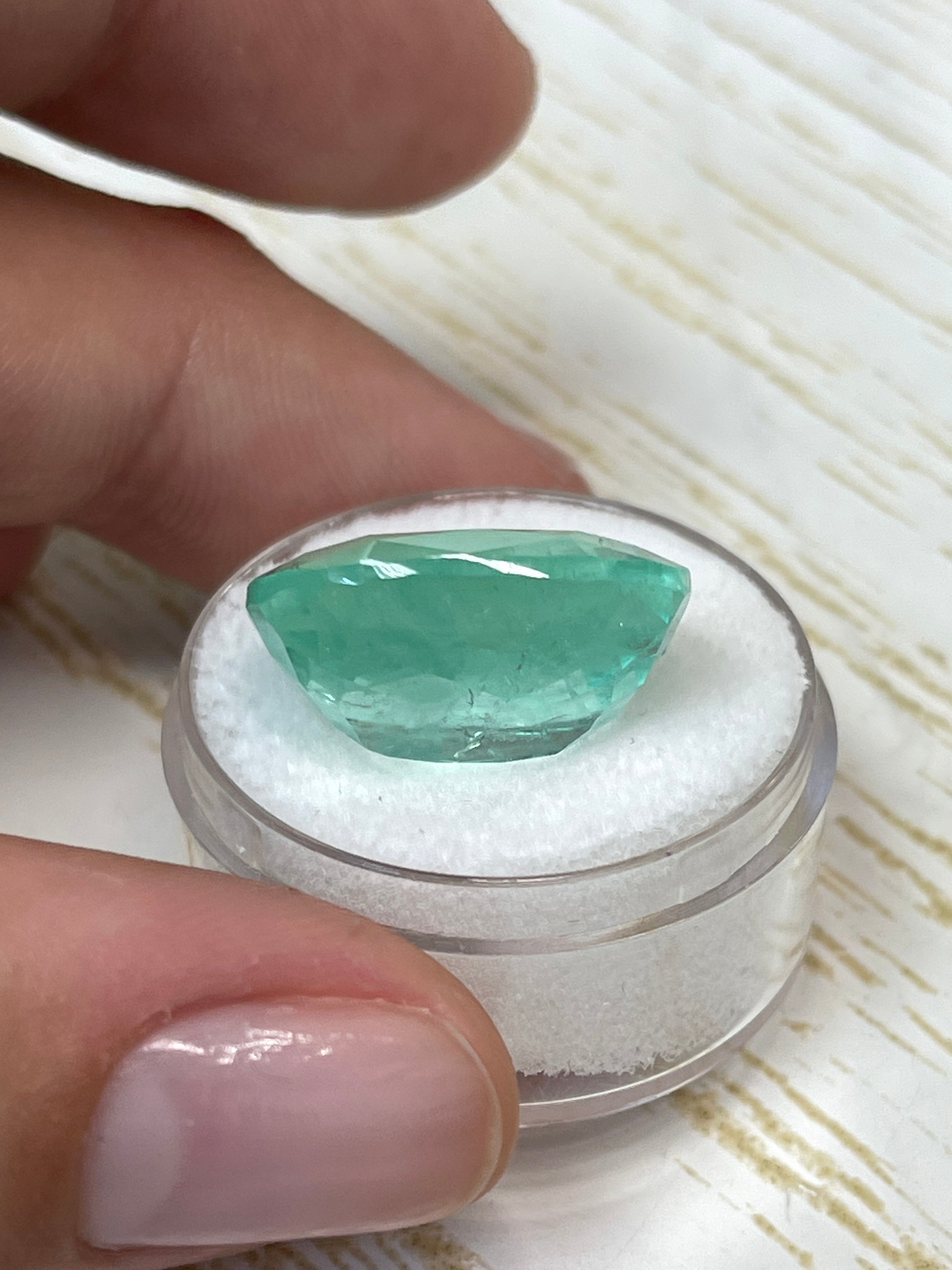 19.41 Carat Natural Colombian Emerald - Cushion Cut Loose Gemstone (19x17mm, VS Clarity, Pastel Green) for Jewelry Making, Engagement Rings & Luxury Gifts
