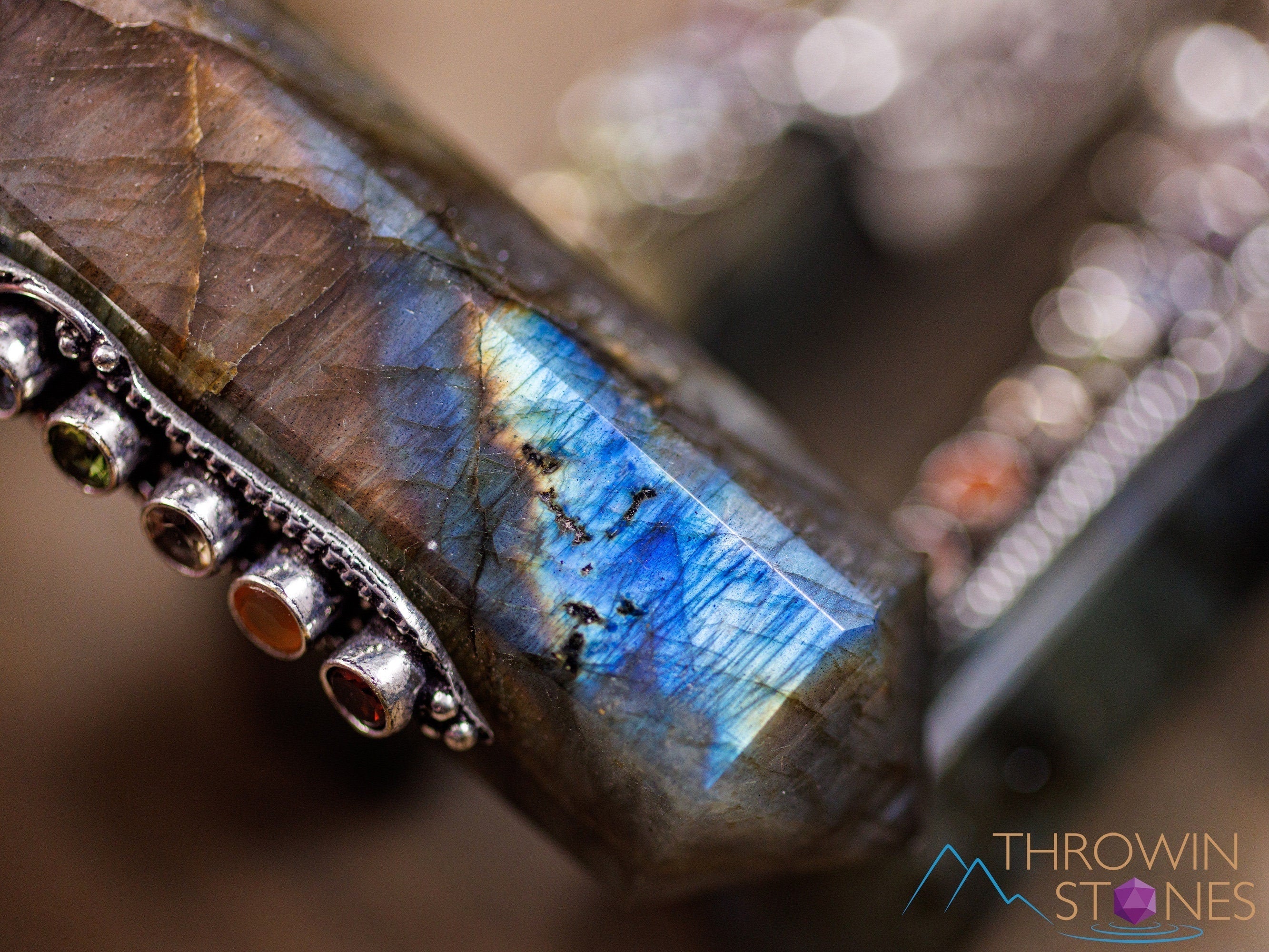 Labradorite Crystal Wand with Rainbow Chakras - Healing Stone for Reiki, Meditation & Energy Work - Perfect for Spiritual Healing & Metaphysical Practices