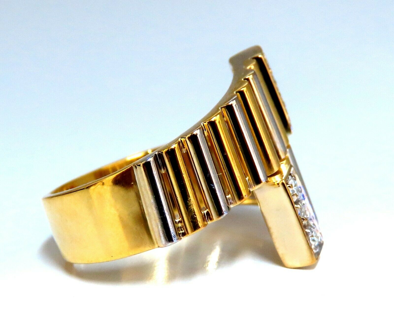 0.10ct Round Cut Diamond Ring in 18K Gold H/VS2 - Elegant Engagement & Wedding Band for Women