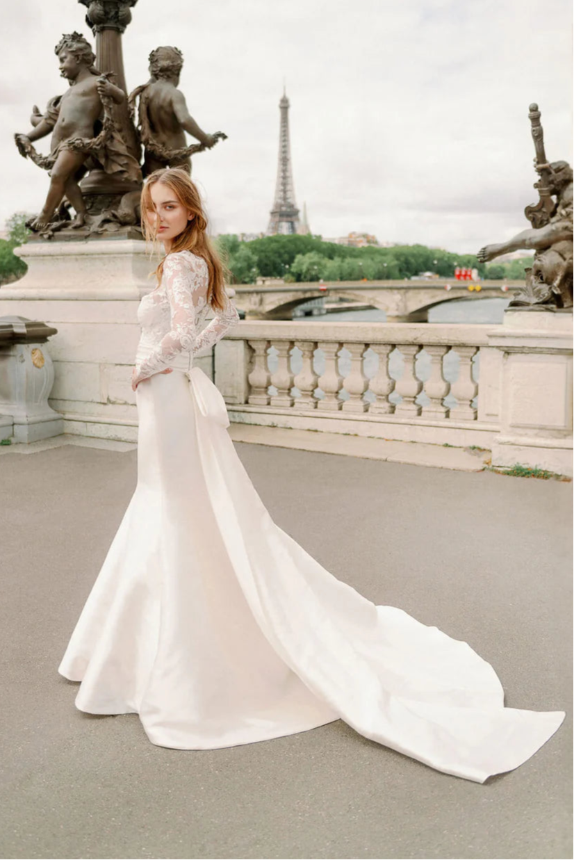 Monique Lhuillier BL24104 Wedding Dress Size 12 - Elegant Bridal Gown for Church Ceremony & Reception