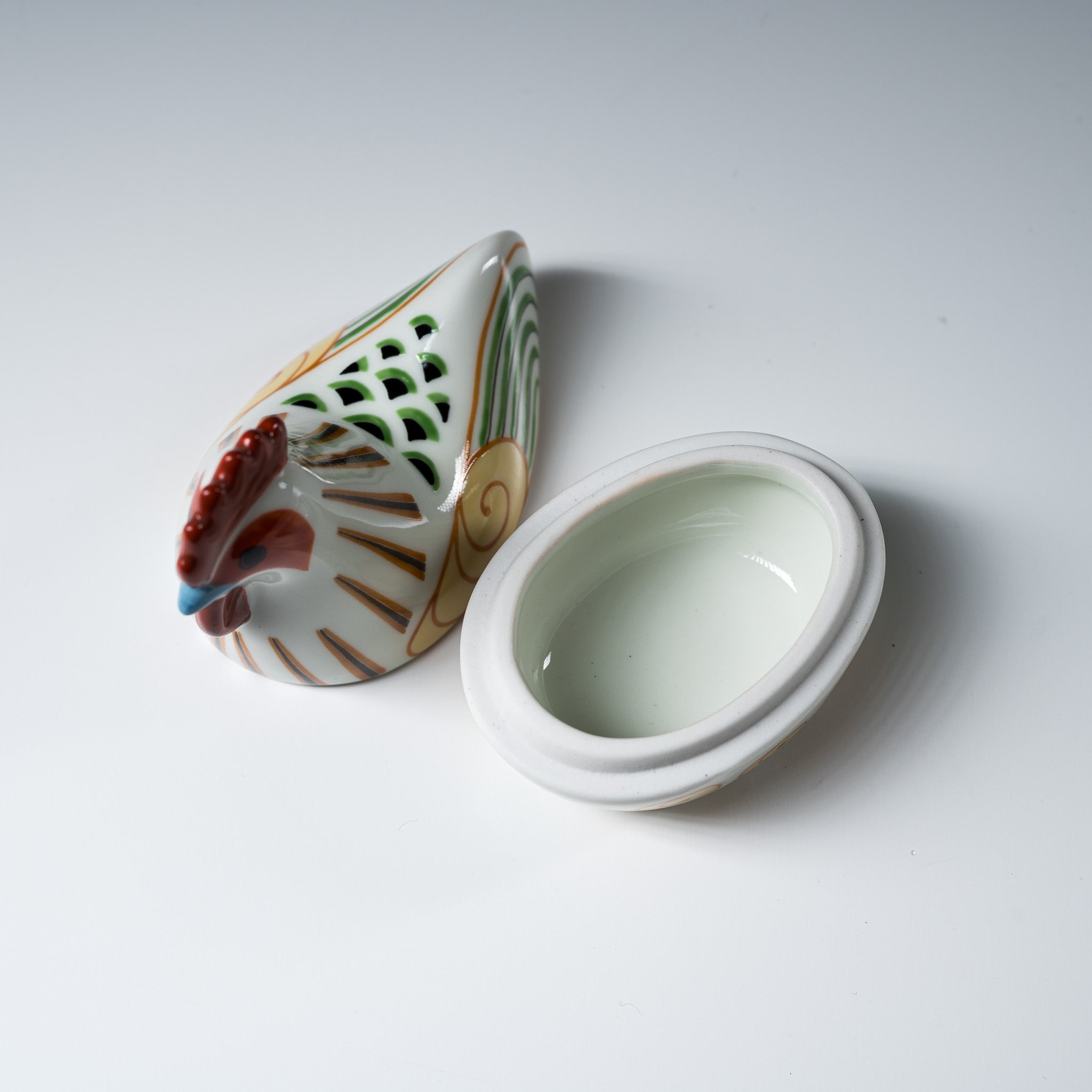 Arita Ware Rooster Condiment Dish - Japanese Porcelain Soy Sauce Dish with Lid - Perfect for Sushi, Sashimi & Asian Cuisine Presentation