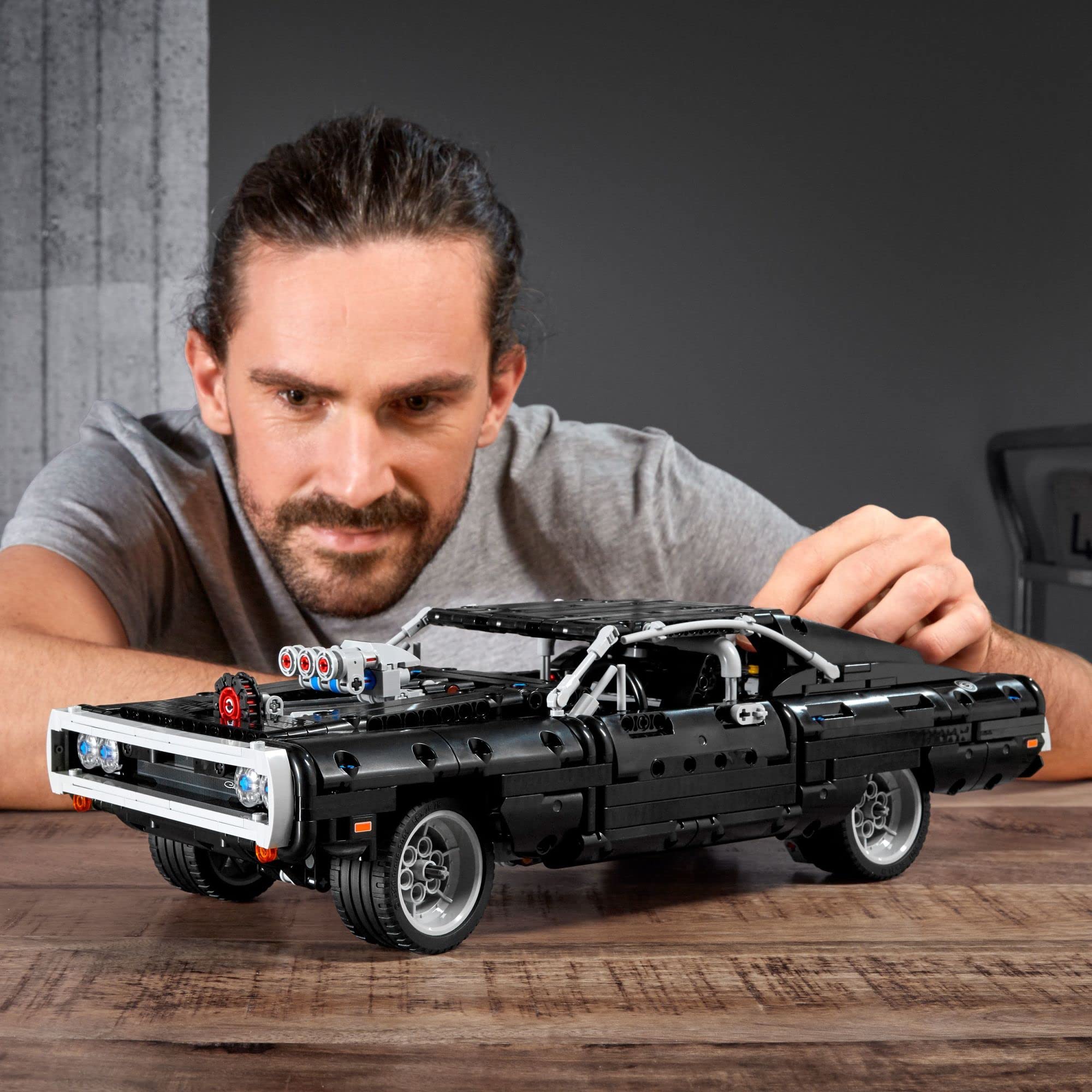 LEGO Technic 42111 Fast & Furious Dom's Dodge Charger R/T 1970 Model Building Kit (1077 Pieces) - 2020 New Edition - Perfect for Car Enthusiasts & Movie Fans, Great Gift for Birthdays & Holidays