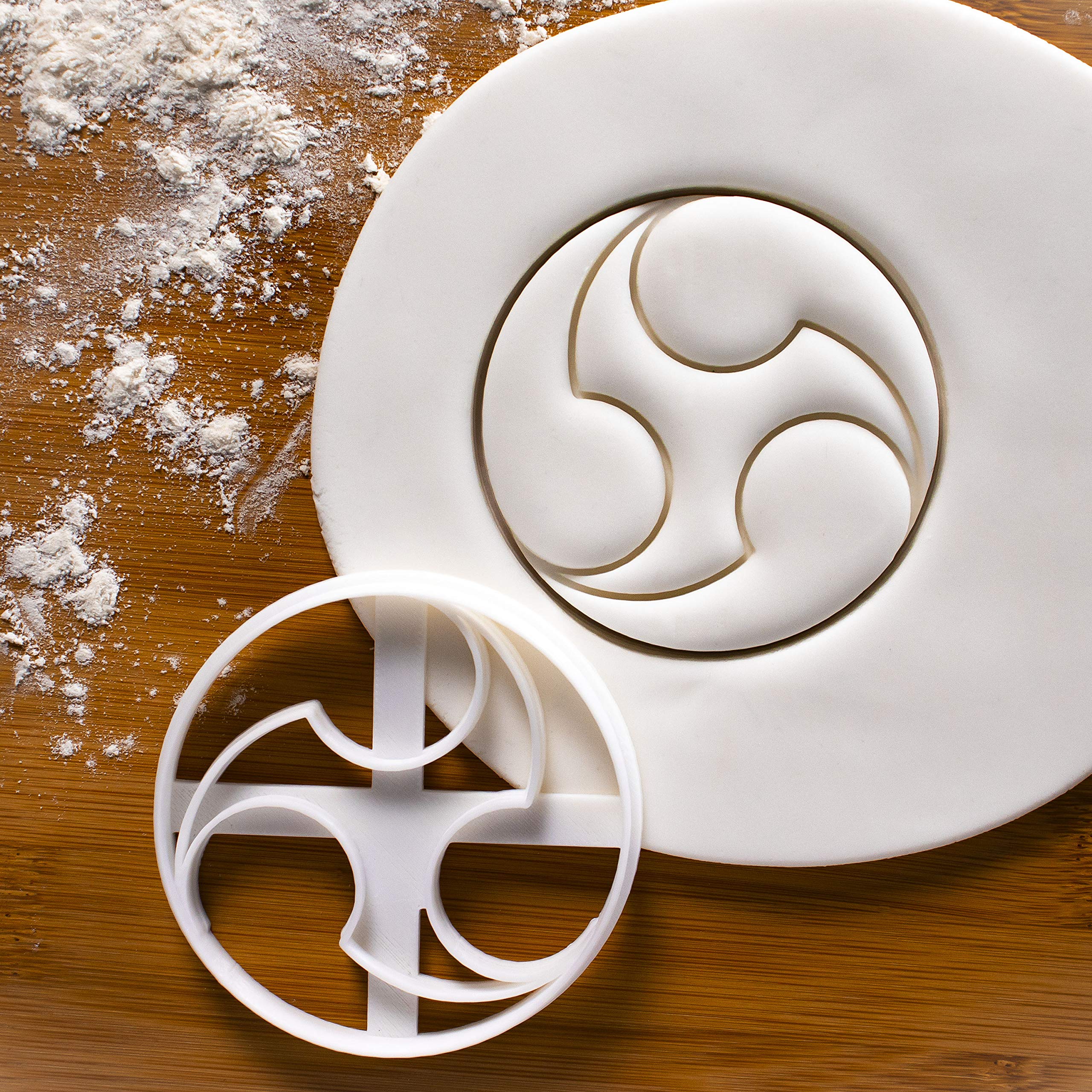 Set of 2 Japanese Tomoe Cookie Cutters - Traditional Futatsudomoe & Mitsudomoe Designs for Baking, Pastry & Cake Decorating - Perfect for Home Bakers, Japanese Tea Ceremonies & Cultural Events