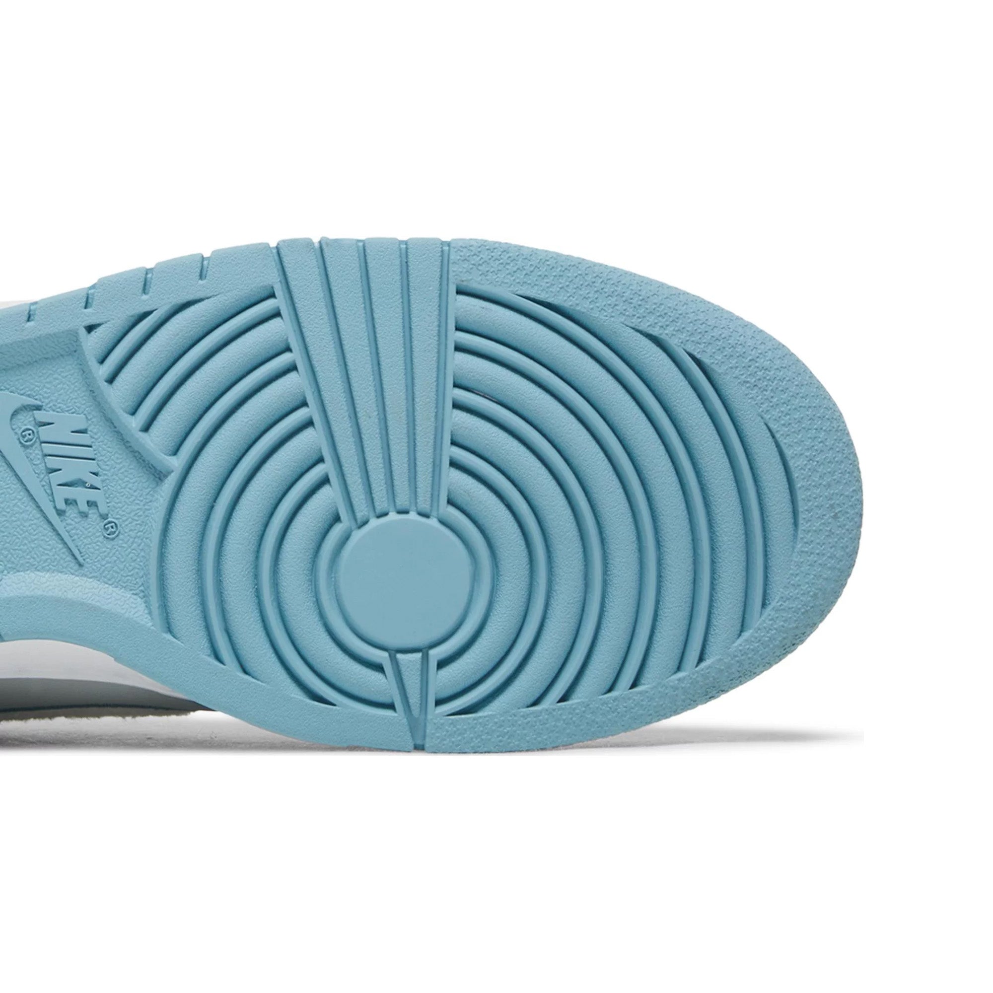 Nike Dunk Low Retro 'Fleece Swoosh Worn Blue' Men's Sneakers - Casual Streetwear Shoes for Everyday Wear & Sneaker Collection