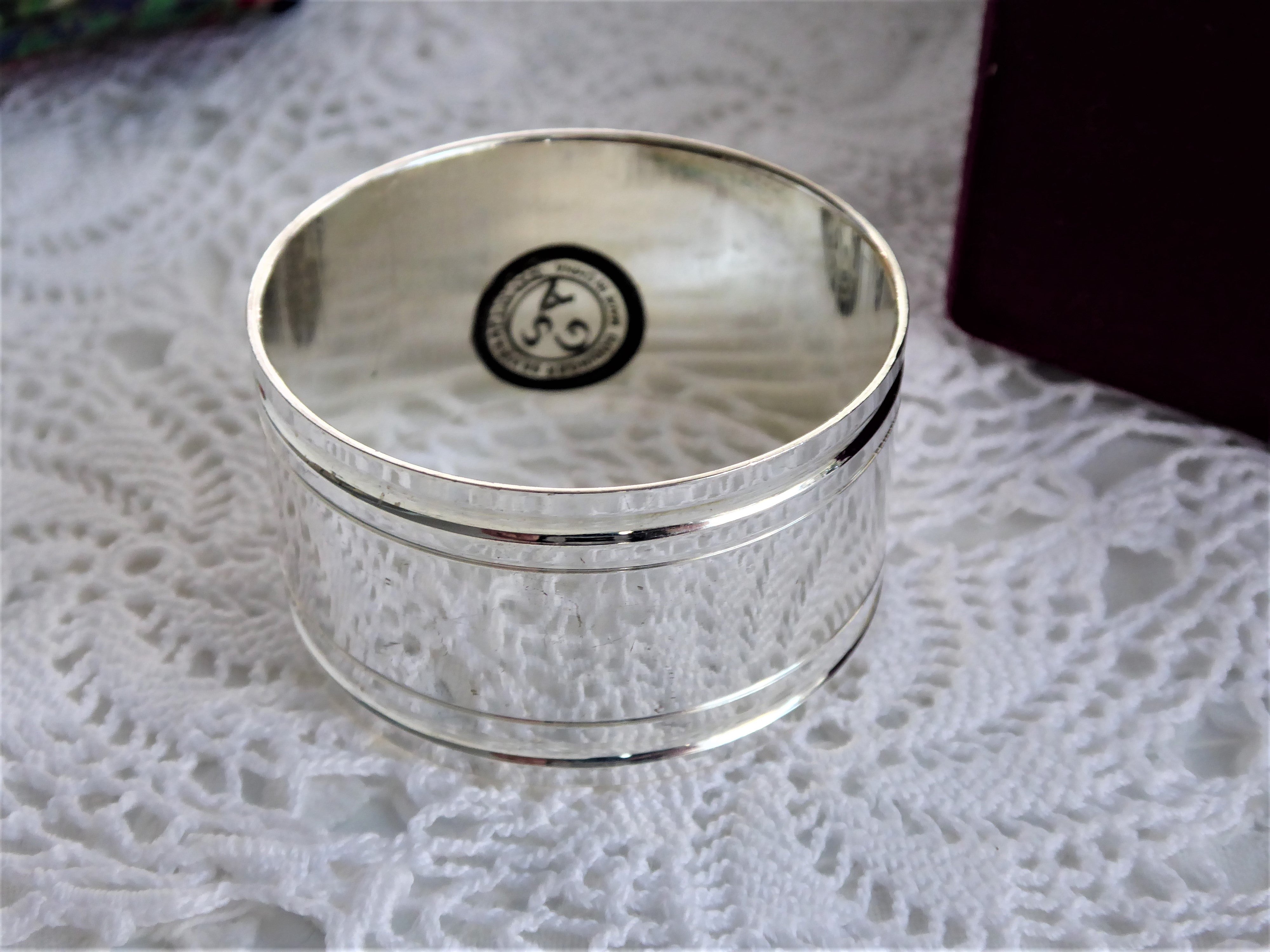 Godinger Silver Plated Engraved Napkin Rings Set of 4 - Elegant Tableware for Weddings & Dinner Parties - Comes in Velvet Gift Box