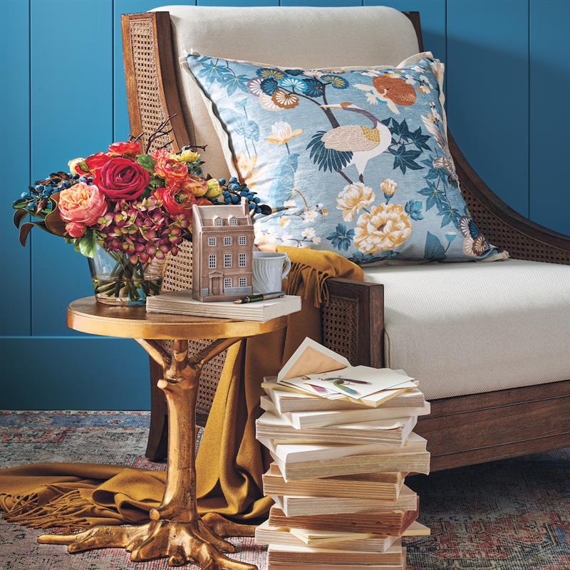 Rustic Faux Wood Accent Table - Farmhouse Style Side Table for Living Room, Bedroom & Entryway Decor