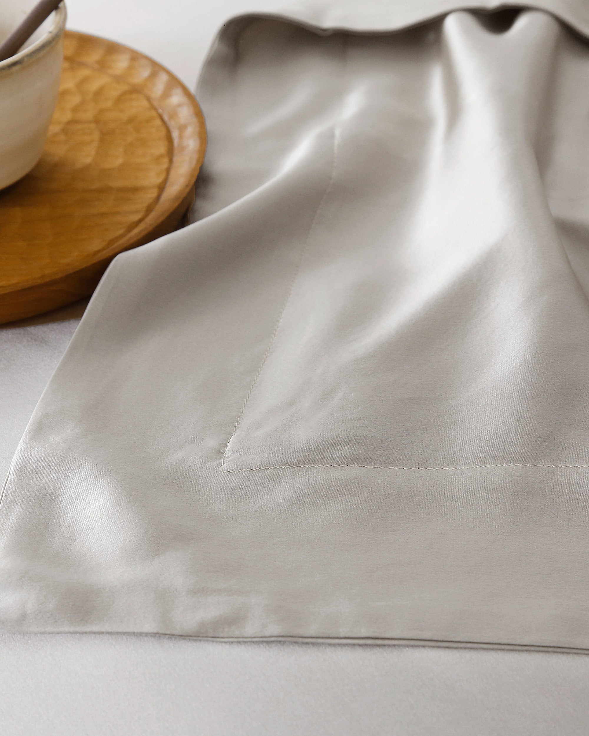 22 MM 4PCS 100% Mulberry Silk Bed Sheet Set - Queen Size Luxury Bedding for Hot Sleepers & Sensitive Skin - Perfect for Master Bedroom, Guest Room & Hotel Use