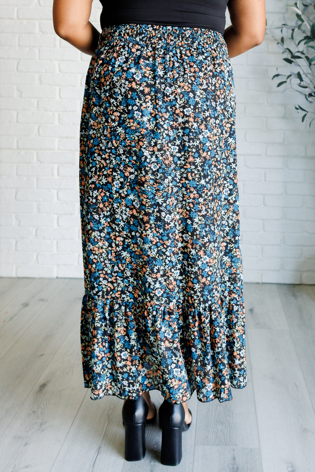 Flutter of Florals V Neck Crop and Skirt Set - Women's Floral Print Two Piece Outfit for Spring Summer | Perfect for Beach Vacations, Date Nights & Outdoor Parties