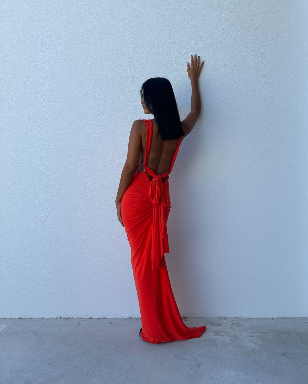Elegant Backless Red Sheath Evening Gown - Sexy Prom Dress for Women - Perfect for Formal Events, Parties & Special Occasions