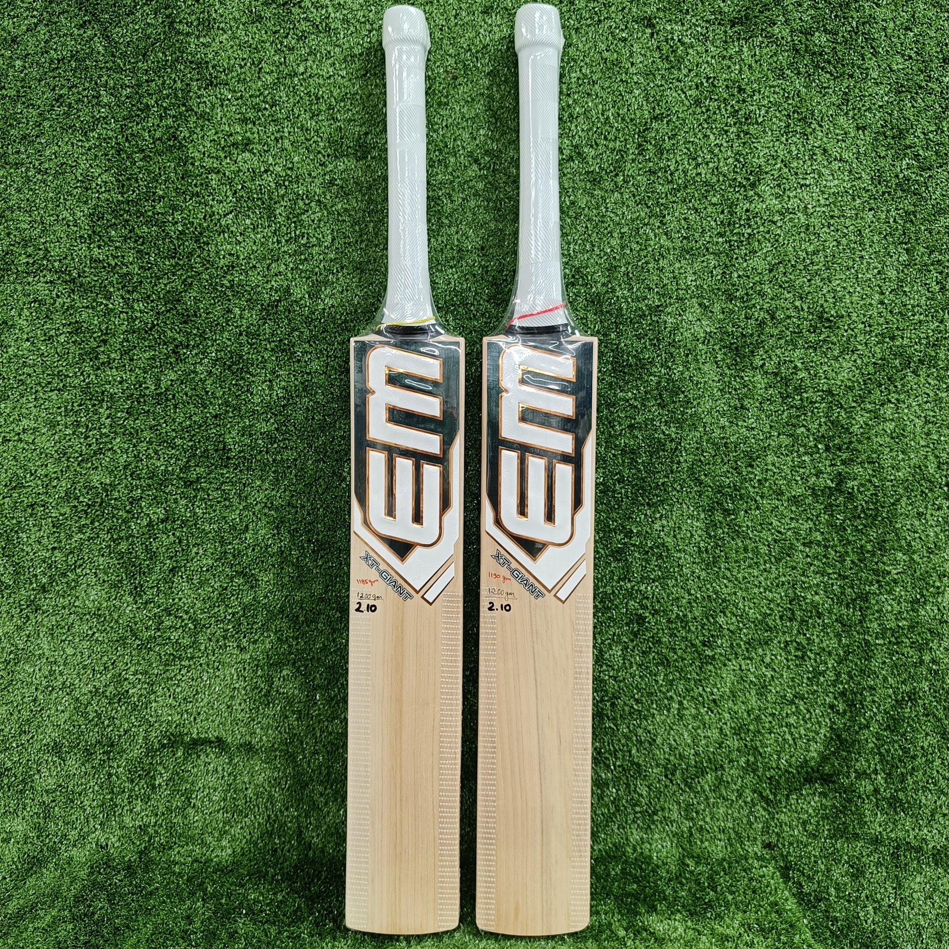 Premium EM XT Giant Willow Cricket Bat - Professional Grade for Enhanced Performance - Perfect for Matches, Training, and Competitive Play
