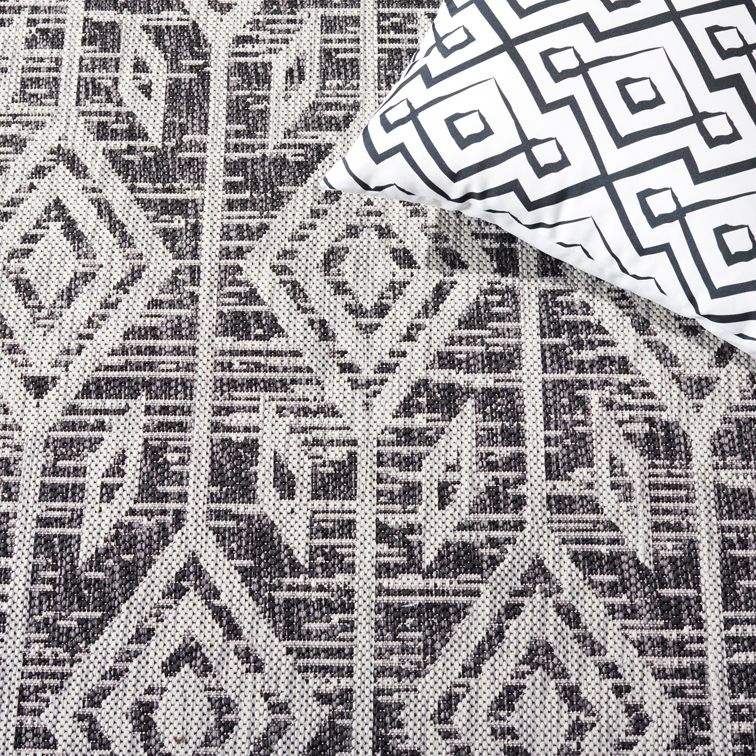 SAFAVIEH Courtyard Collection 8' x 10' Black & Grey Indoor Outdoor Waterproof Area Rug - Easy to Clean, Perfect for Patio, Backyard, Mudroom, and High Traffic Areas