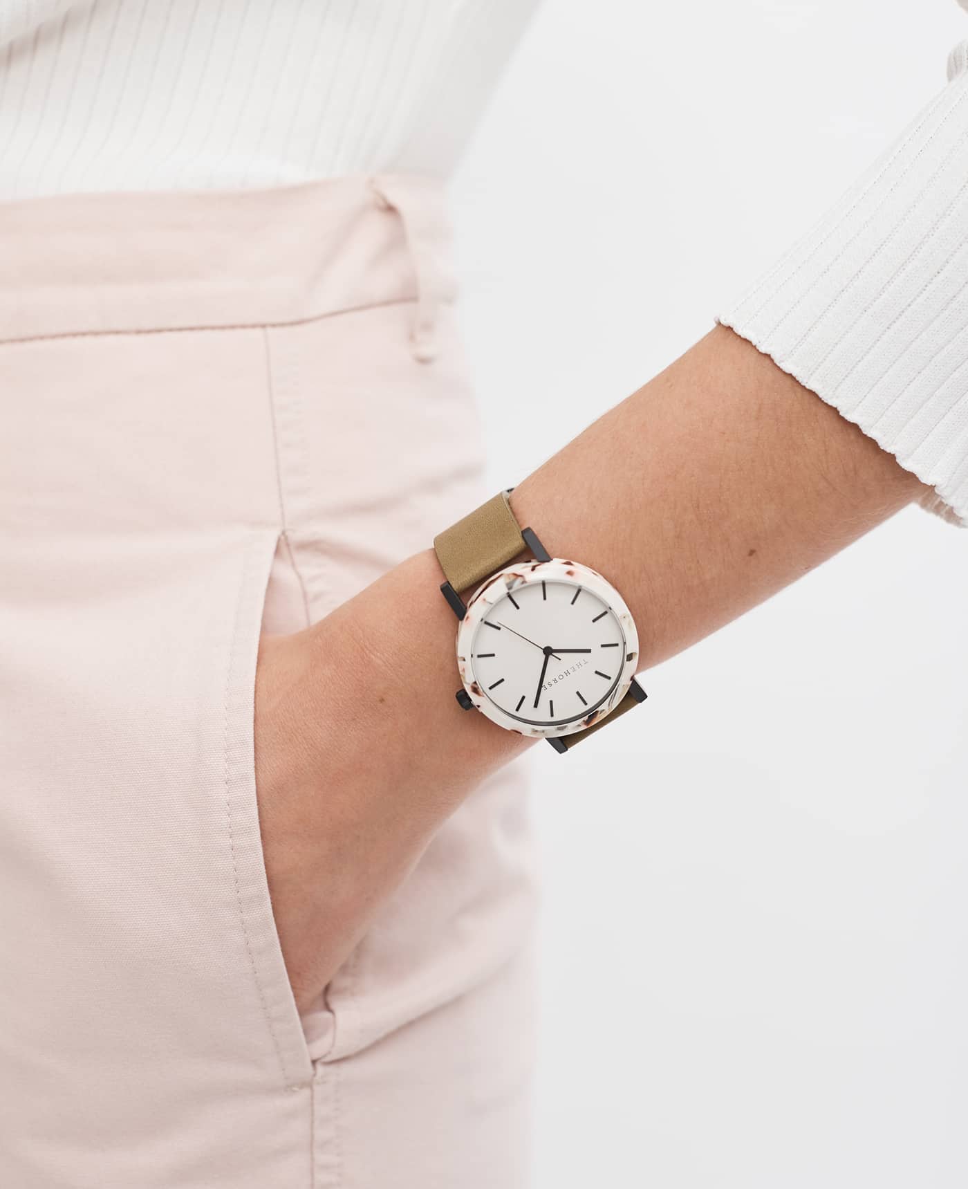 Resin Nougat Shell Watch with White Dial & Olive Leather Strap - Perfect for Casual, Business, and Outdoor Activities