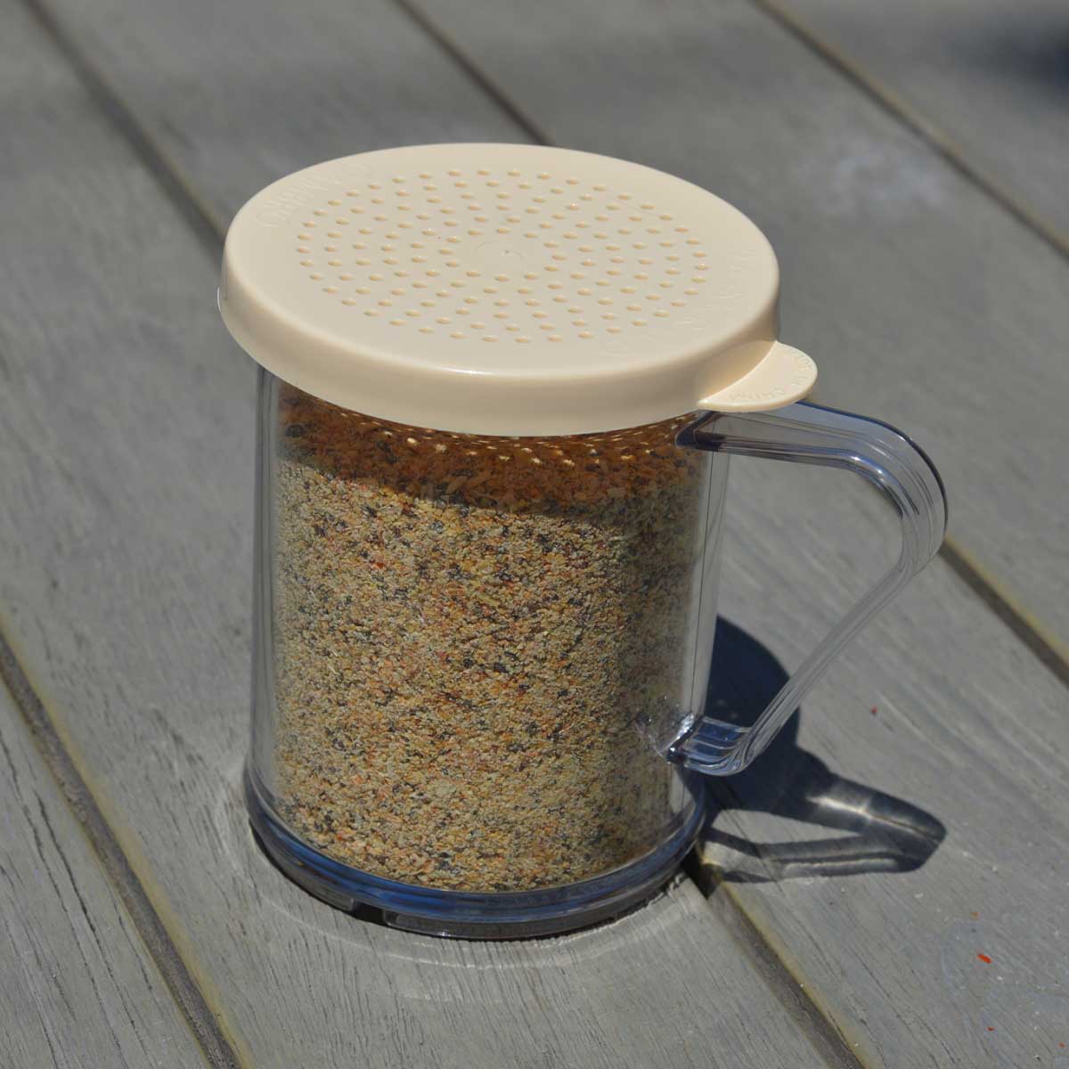 Cambro 96SKRD135 Camwear 10 oz Shaker & Dredge with Lid - Perfect for Spices, Seasonings & Powdered Sugar in Kitchens, Bakeries & Restaurants