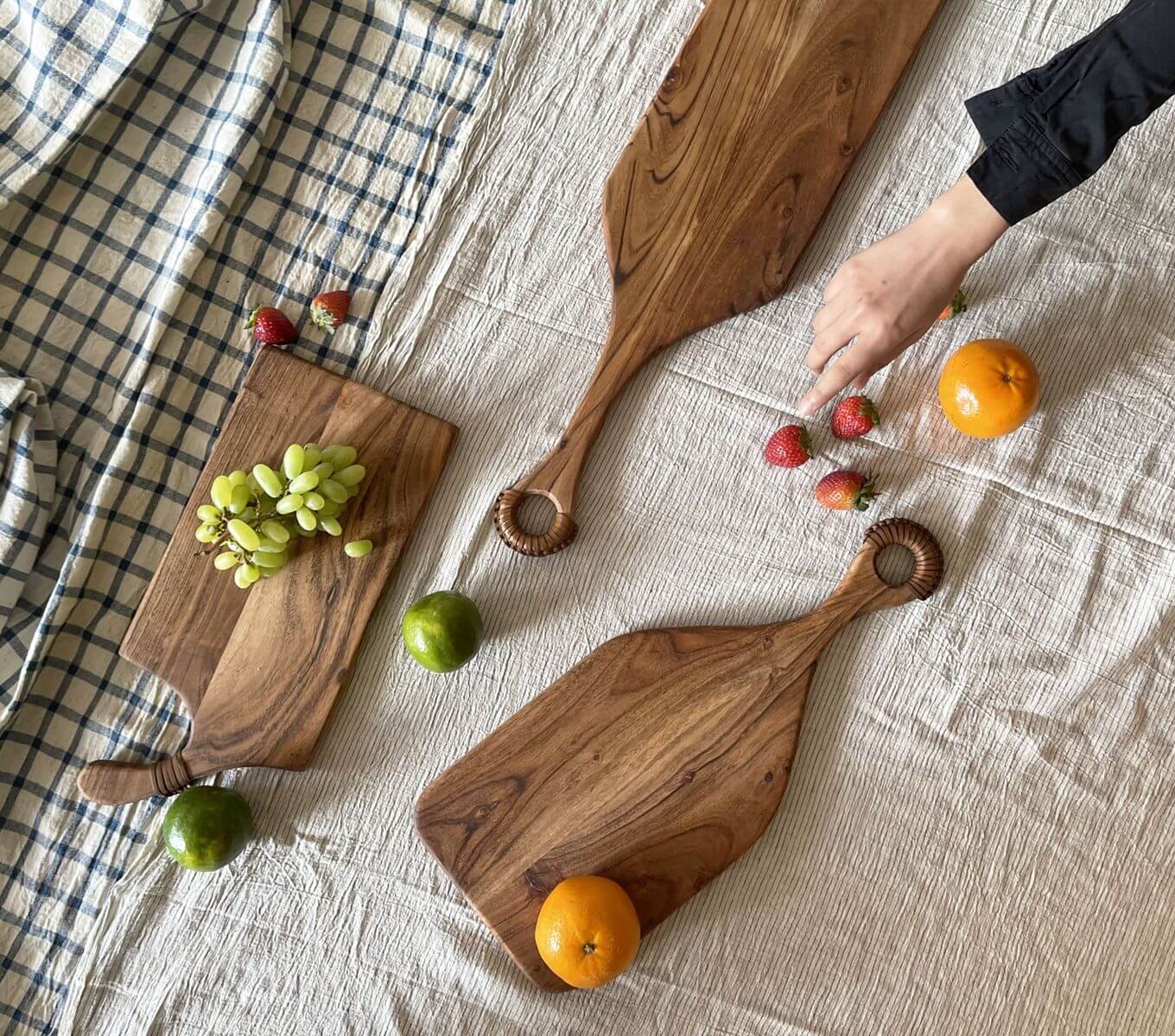 Premium Wooden Serving Board with Handle - Perfect for Charcuterie, Cheese, and Appetizers - Ideal for Parties, Entertaining, and Home Dining
