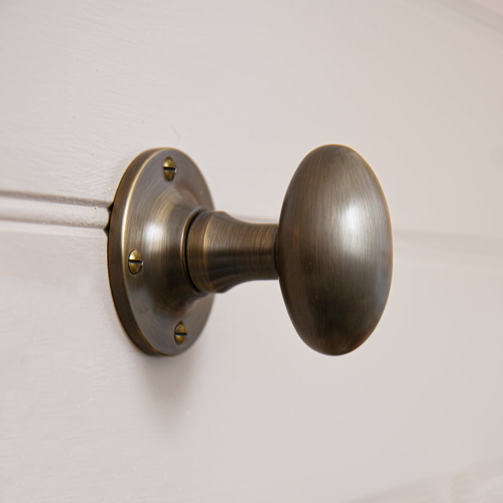 Antique Brass Oval Door Knobs - Vintage Style Cabinet & Drawer Pulls for Bedroom, Bathroom, Kitchen - Easy Installation Hardware for Home Decor