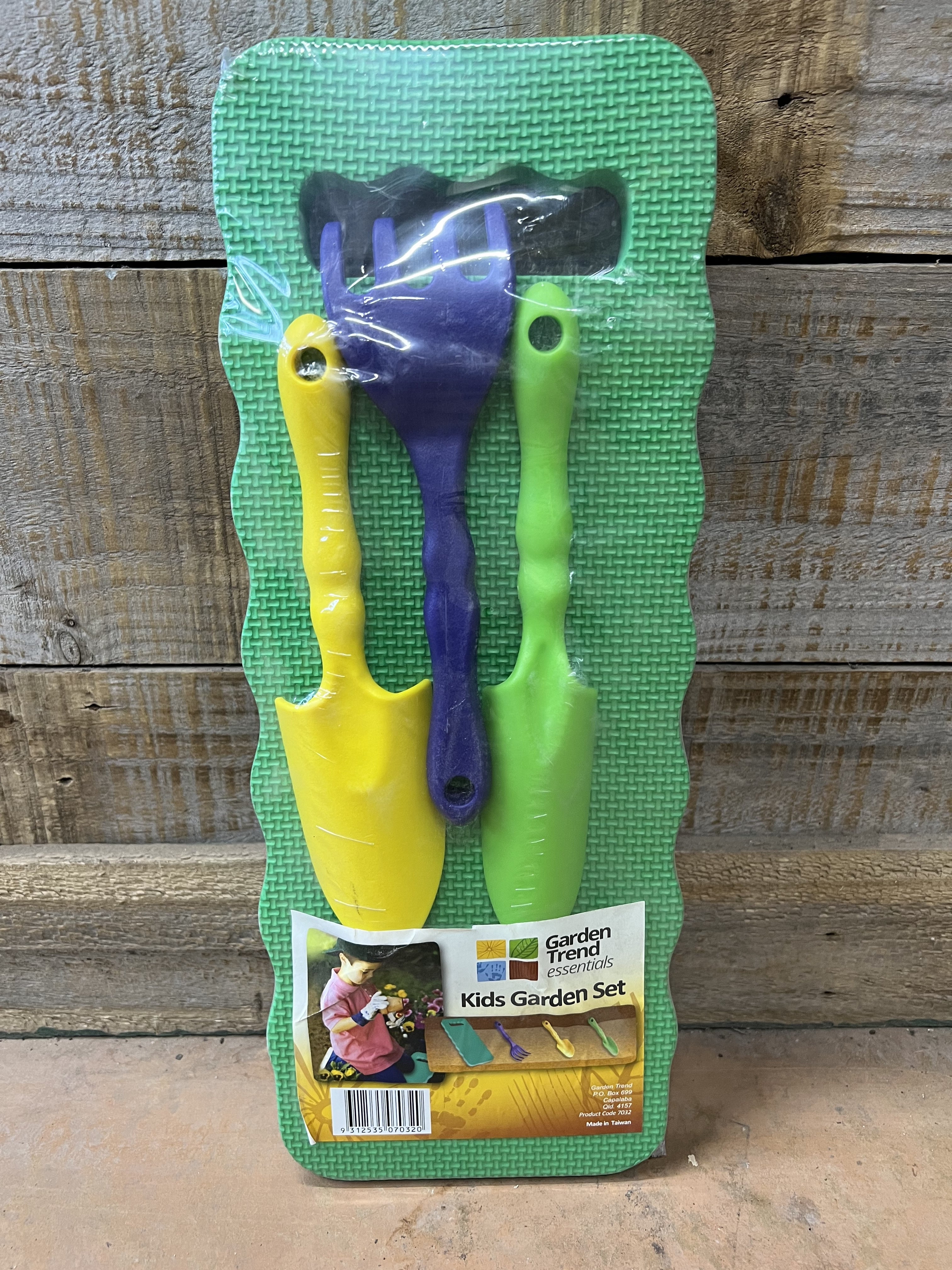 Best Kids Garden Set - Gardening Tools for Children with Tote Bag, Gloves, and Watering Can - Perfect for Outdoor Play, Learning & Family Gardening Activities