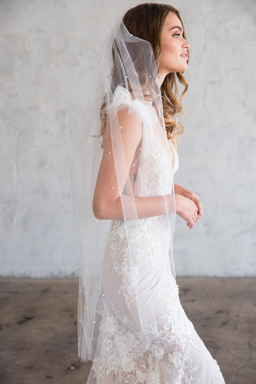 Elegant Aude Fingertip Veil with Scattered Pearls - Perfect for Weddings, Bridal Showers & Special Occasions