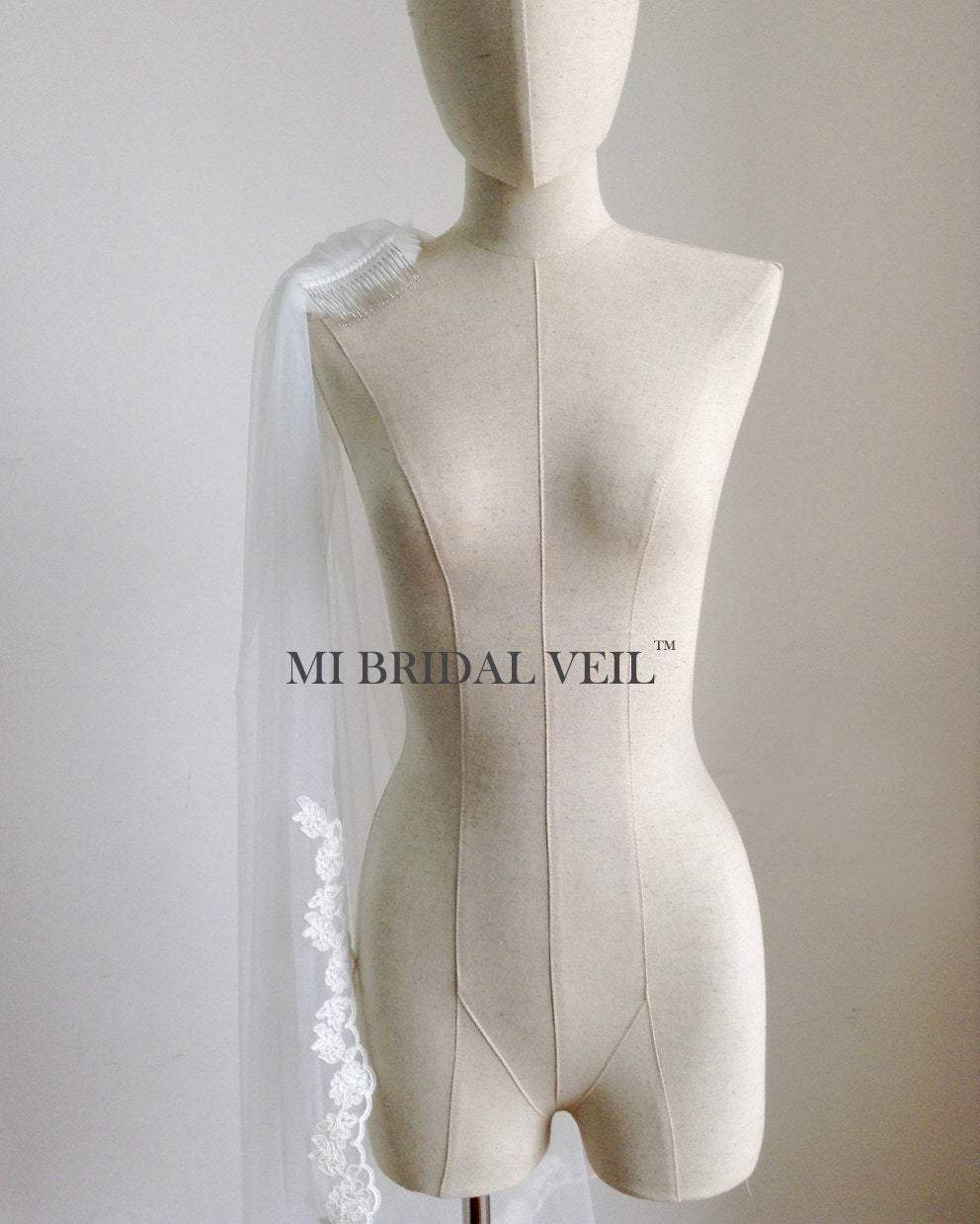 Elegant Fingertip Single Tier Lace Wedding Veil with Rose Lace Design - Perfect for Bridal Dresses, Church Ceremonies & Romantic Photoshoots